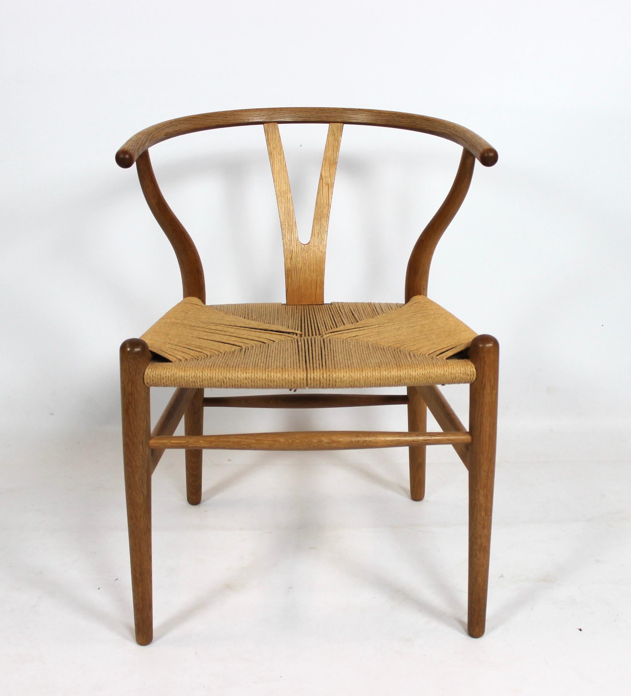 Set of 6 Wishbone chairs, model CH24, in oak and paper cord designed by Hans J. Wegner and manufactured by Carl Hansen & Son in the 1960s. The chairs are in great vintage condition.