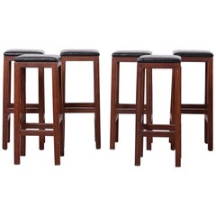 Ensemble de 6 tabourets de bar en bois et cuir:: années 1960