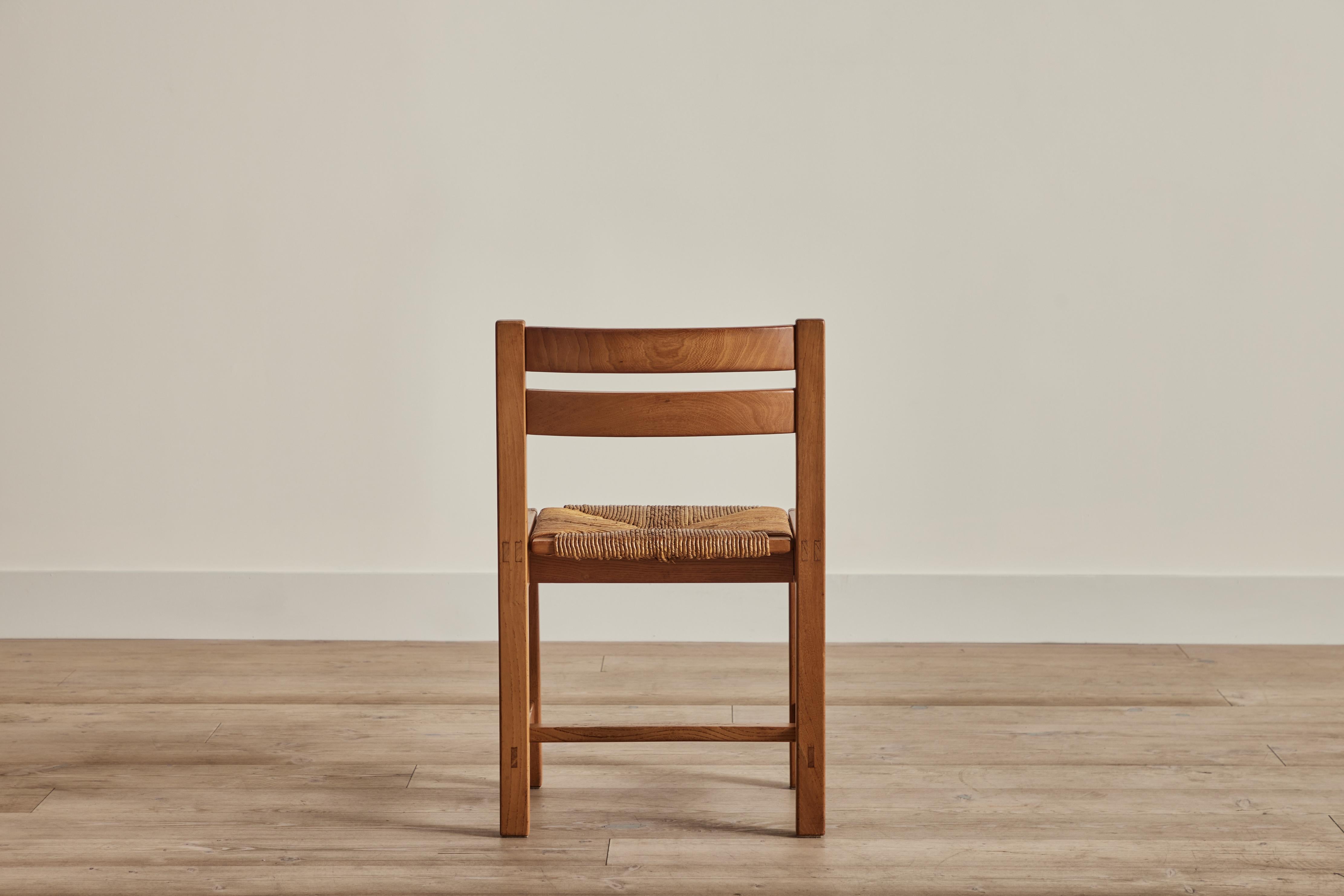Satz von 6 Esszimmerstühlen aus Holz und Rattan (20. Jahrhundert) im Angebot