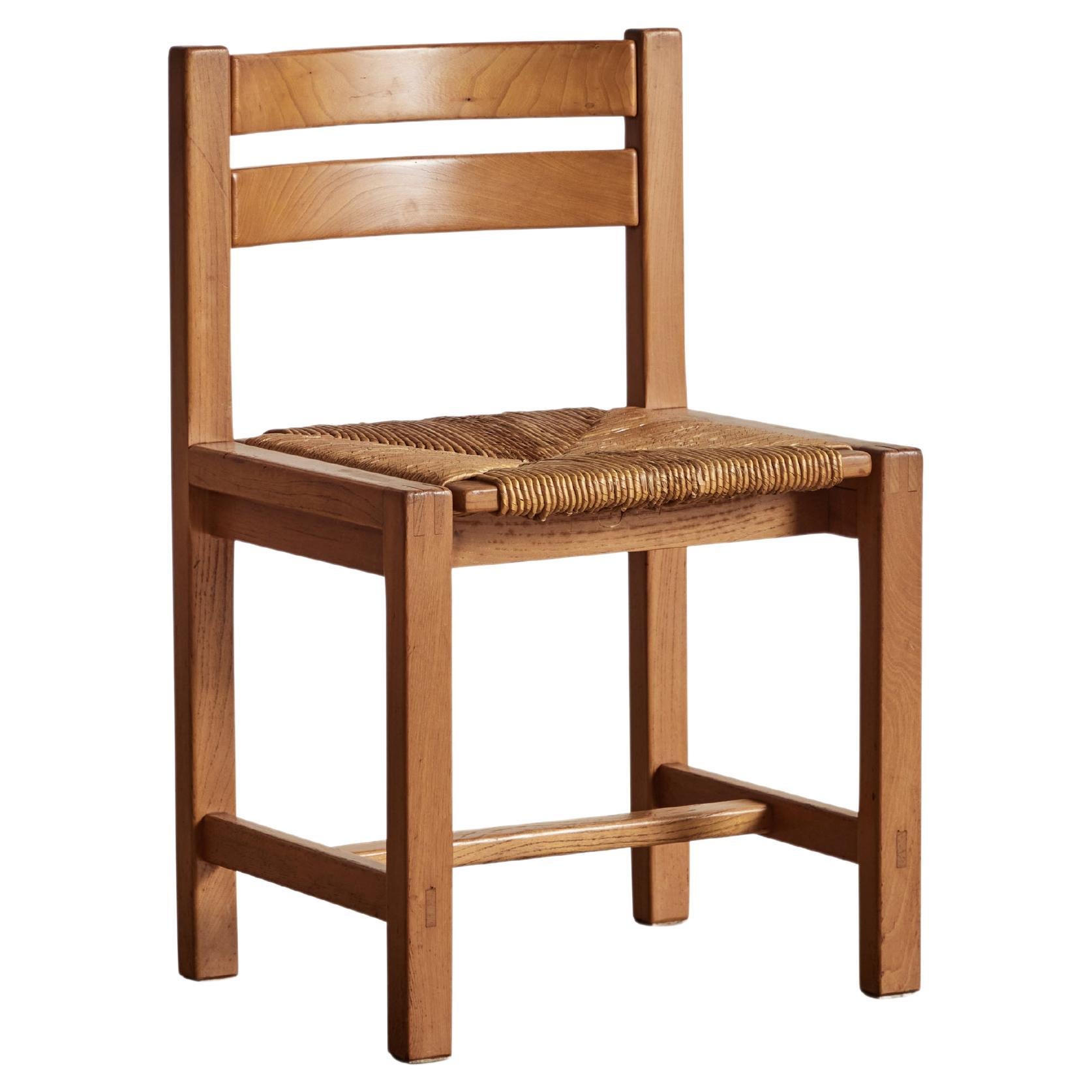 Satz von 6 Esszimmerstühlen aus Holz und Rattan im Angebot