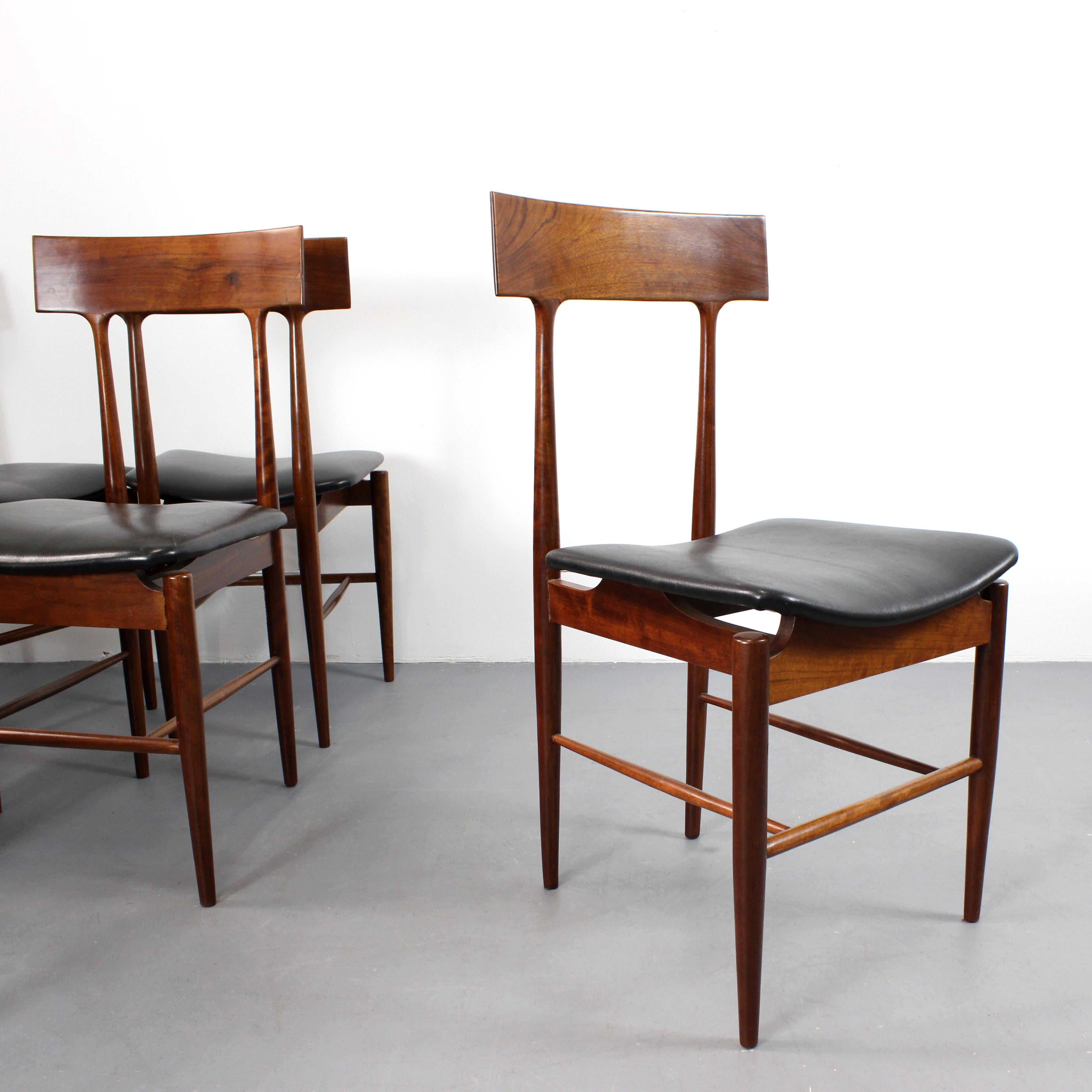 Fin du 20e siècle Ensemble de 6 chaises en bois avec revêtement en faux cuir noir - AG Barcelona en vente