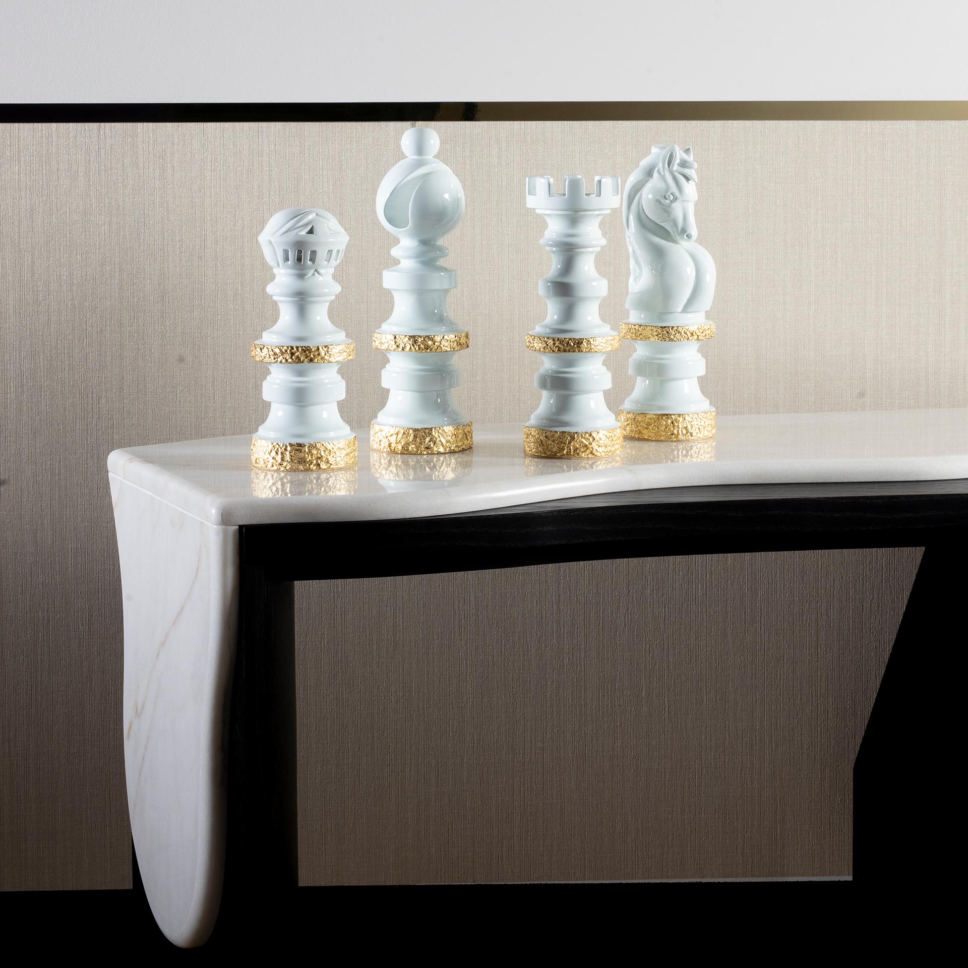 Set di 6 pezzi di scacchi in ceramica, collezione Lusitanus Home, realizzati a mano in Portogallo - Europa by Lusitanus Home.

Un lussuoso set di scacchi progettato per i giocatori più sofisticati e ambiziosi.
Questo set comprende 6 pezzi di scacchi