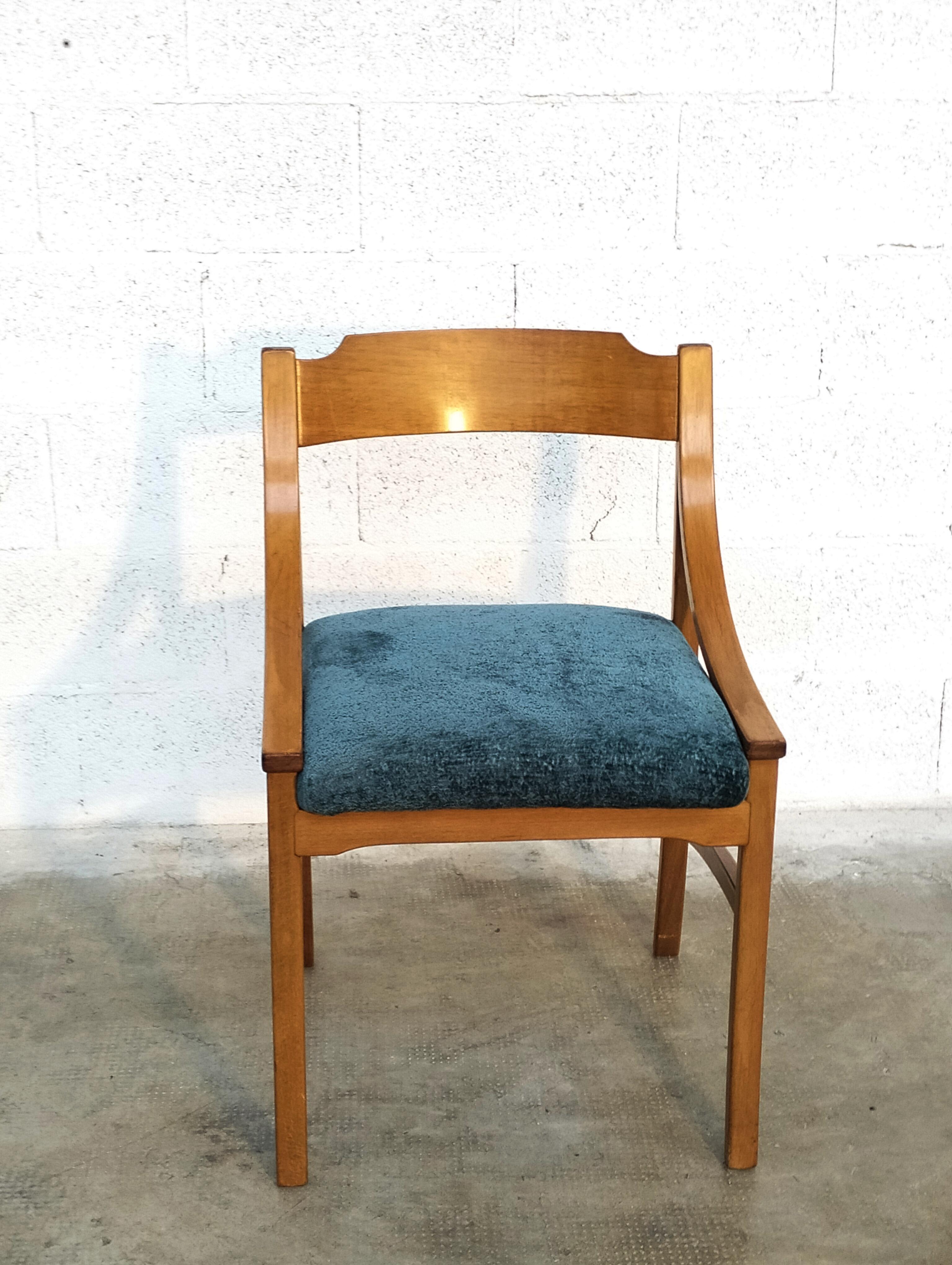 Set of 6 wooden dining chairs in the style of Ico Parisi for Cassina 70s
Structure in light wood and coverings in light blue bouclé (just redone).