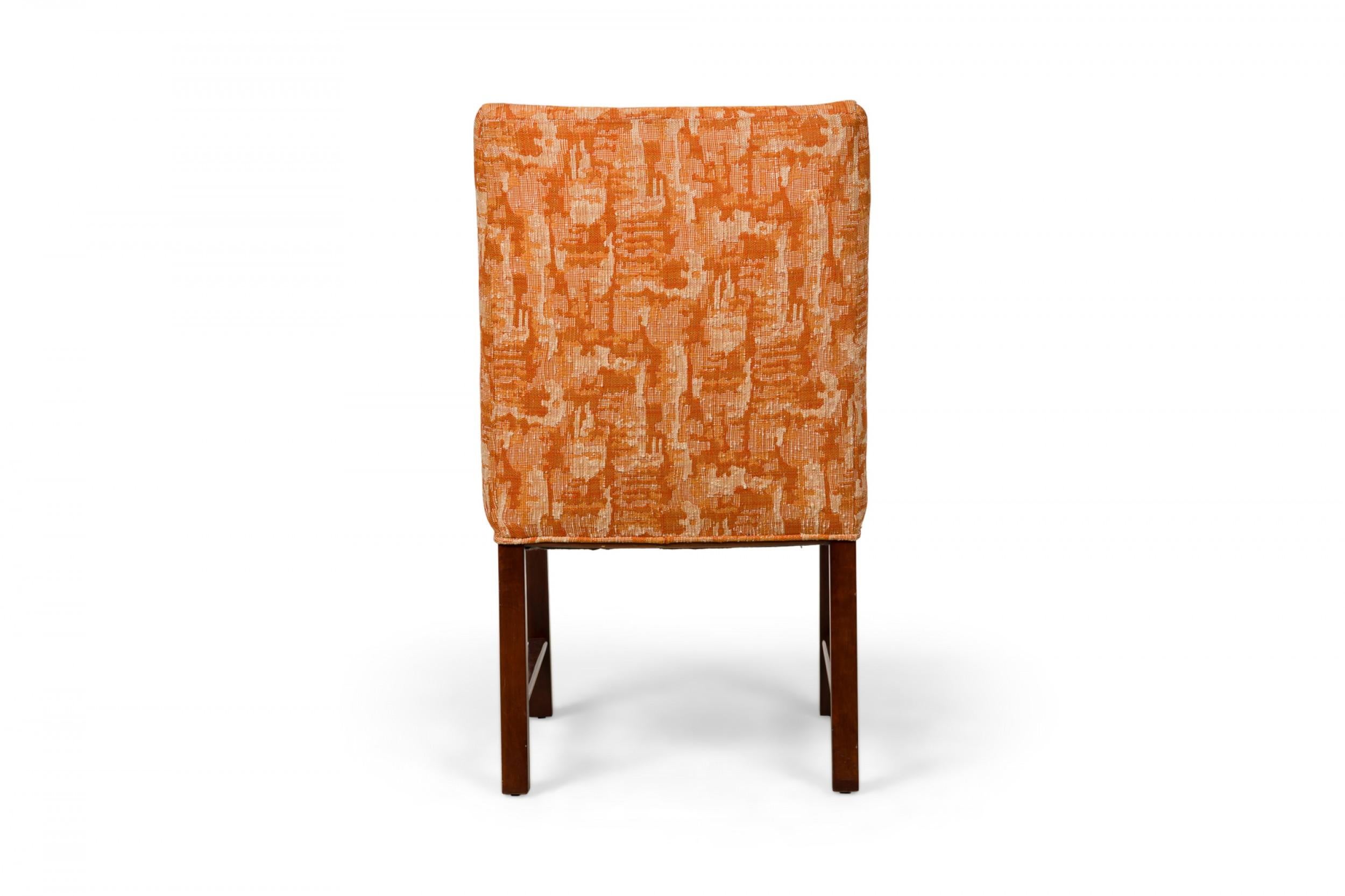 XX secolo Set di 6 sedie da pranzo in legno con rivestimento astratto beige/arancio in vendita