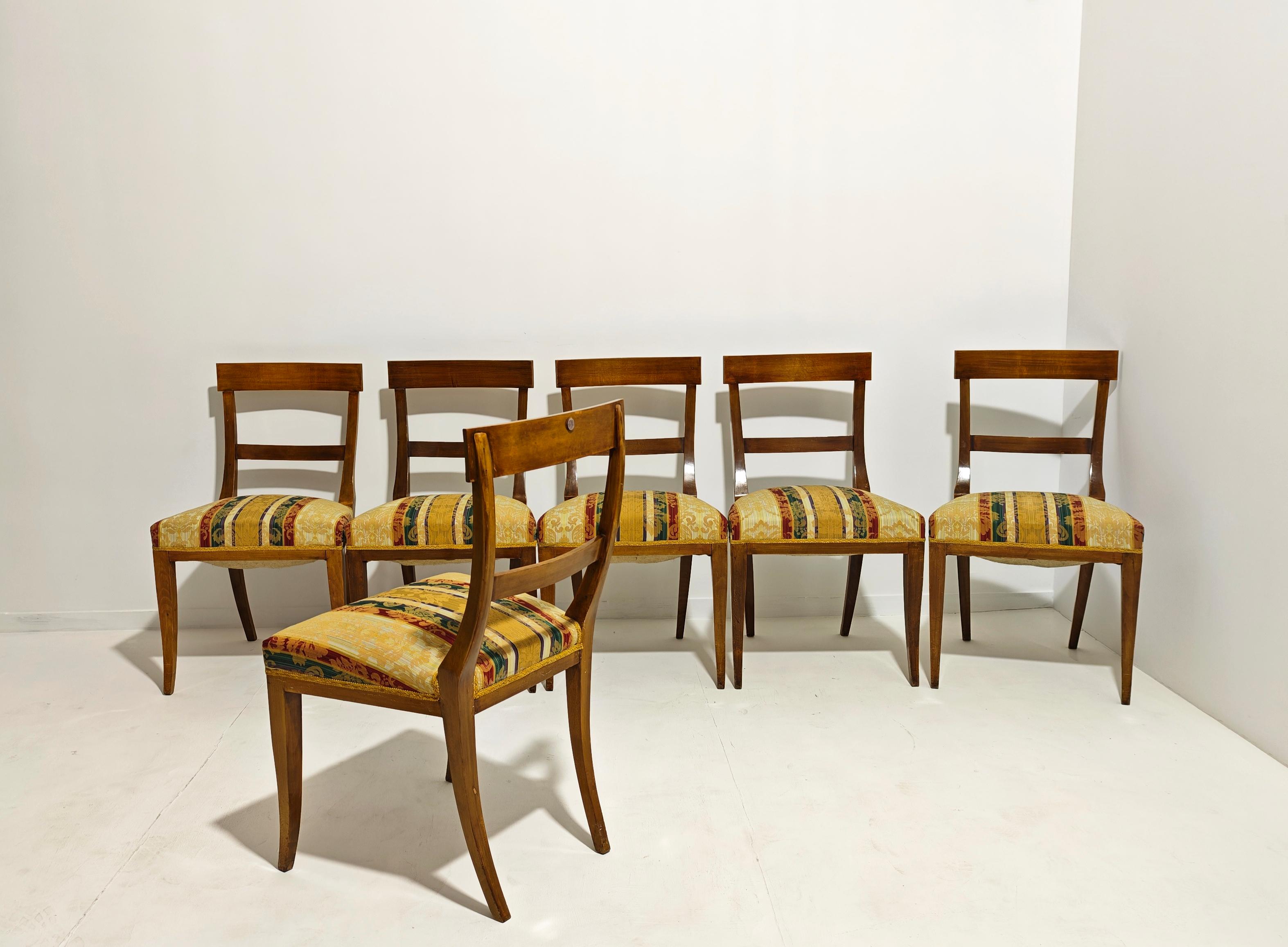 Set of six wooden chairs with open, wraparound backs. Sabre legs. Padded seat upholstered in damask fabric. 19th century.  Please watch the video and photos carefully, thank you.

Weight: 40.200 Kg

NOTE: We offer our customers an excellent and