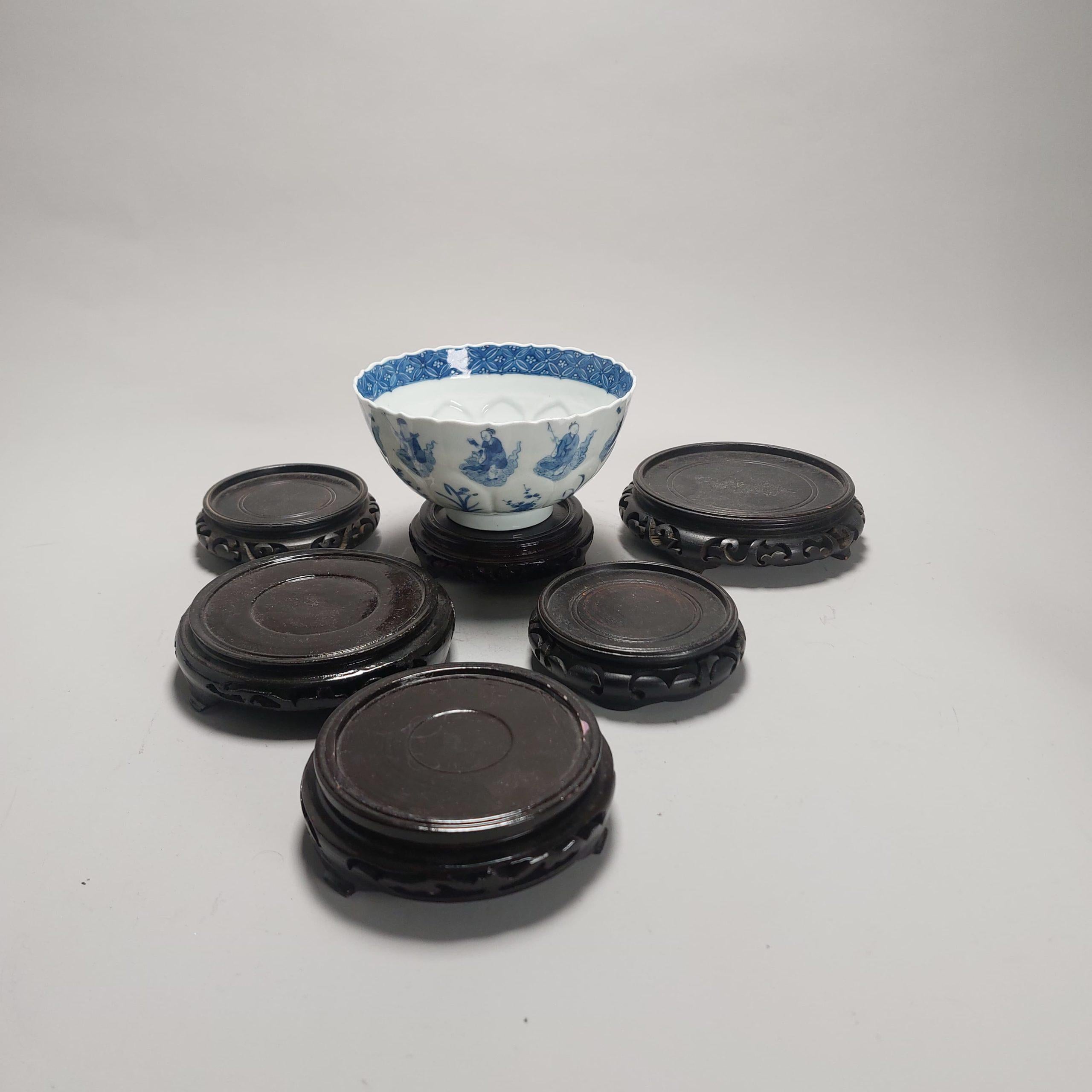 Chinois Ensemble de 6 supports en bois pour la porcelaine ancienne chinoise ou japonaise, 19e/20e siècle en vente