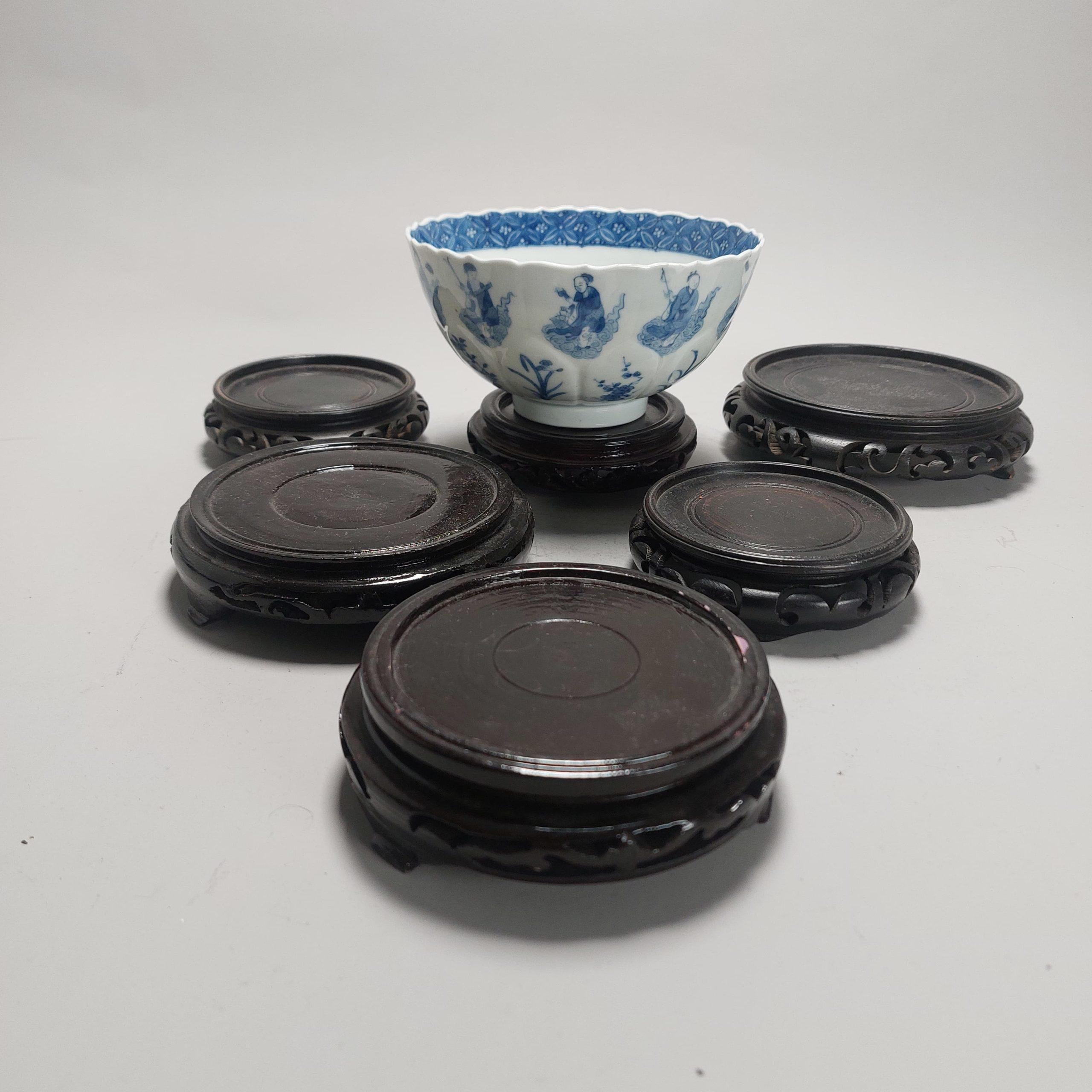 Ensemble de 6 supports en bois pour la porcelaine ancienne chinoise ou japonaise, 19e/20e siècle Bon état - En vente à Amsterdam, Noord Holland
