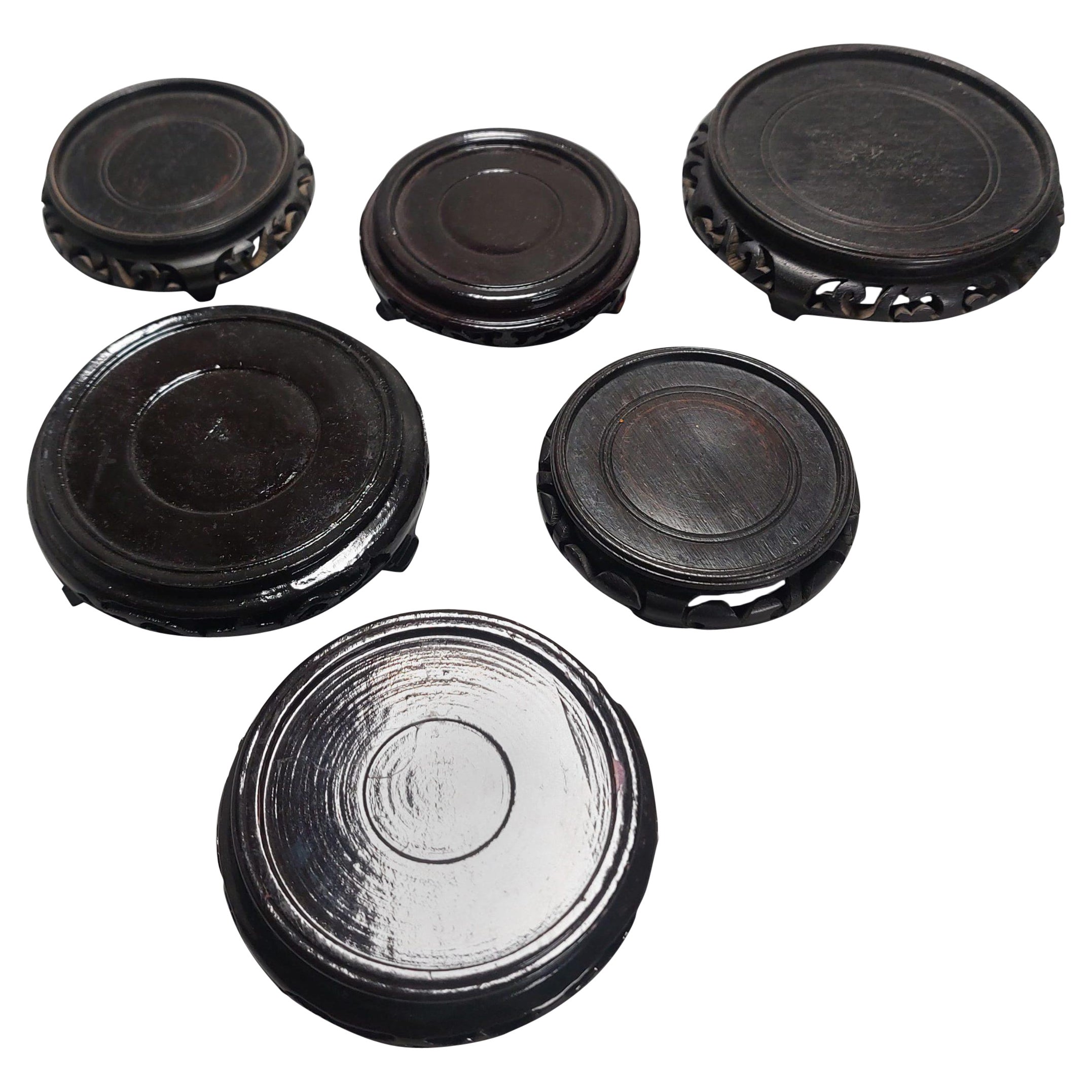Set di 6 supporti in legno per porcellane antiche cinesi o giapponesi, 19° / 20° sec.