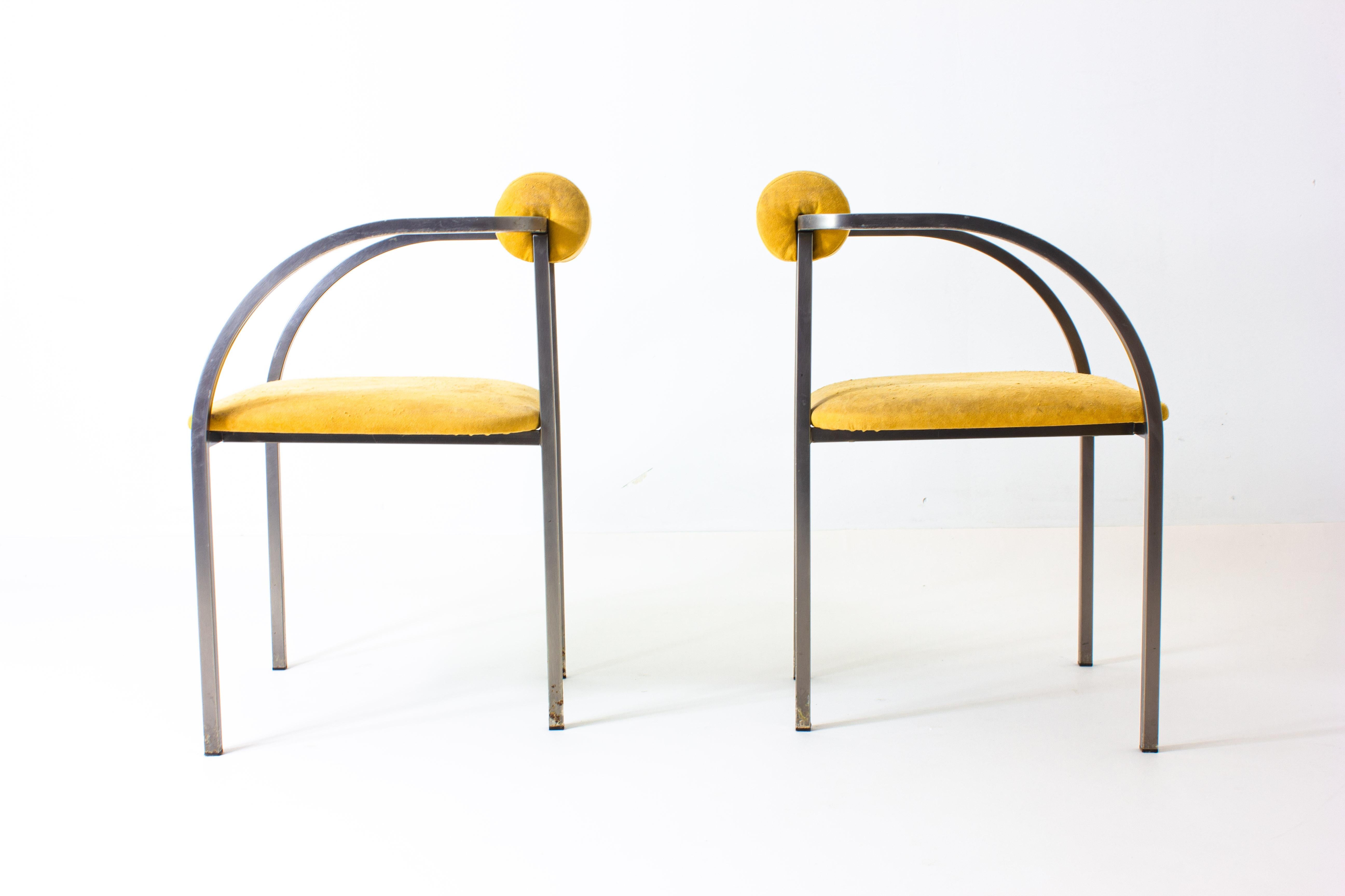 A unique and aesthetic set of 6 yellow dining chairs by the iconic Belgochrom store from the 80s. These special chairs are not only very comfortable, they are also meant to be the center of attention at every dinner party.