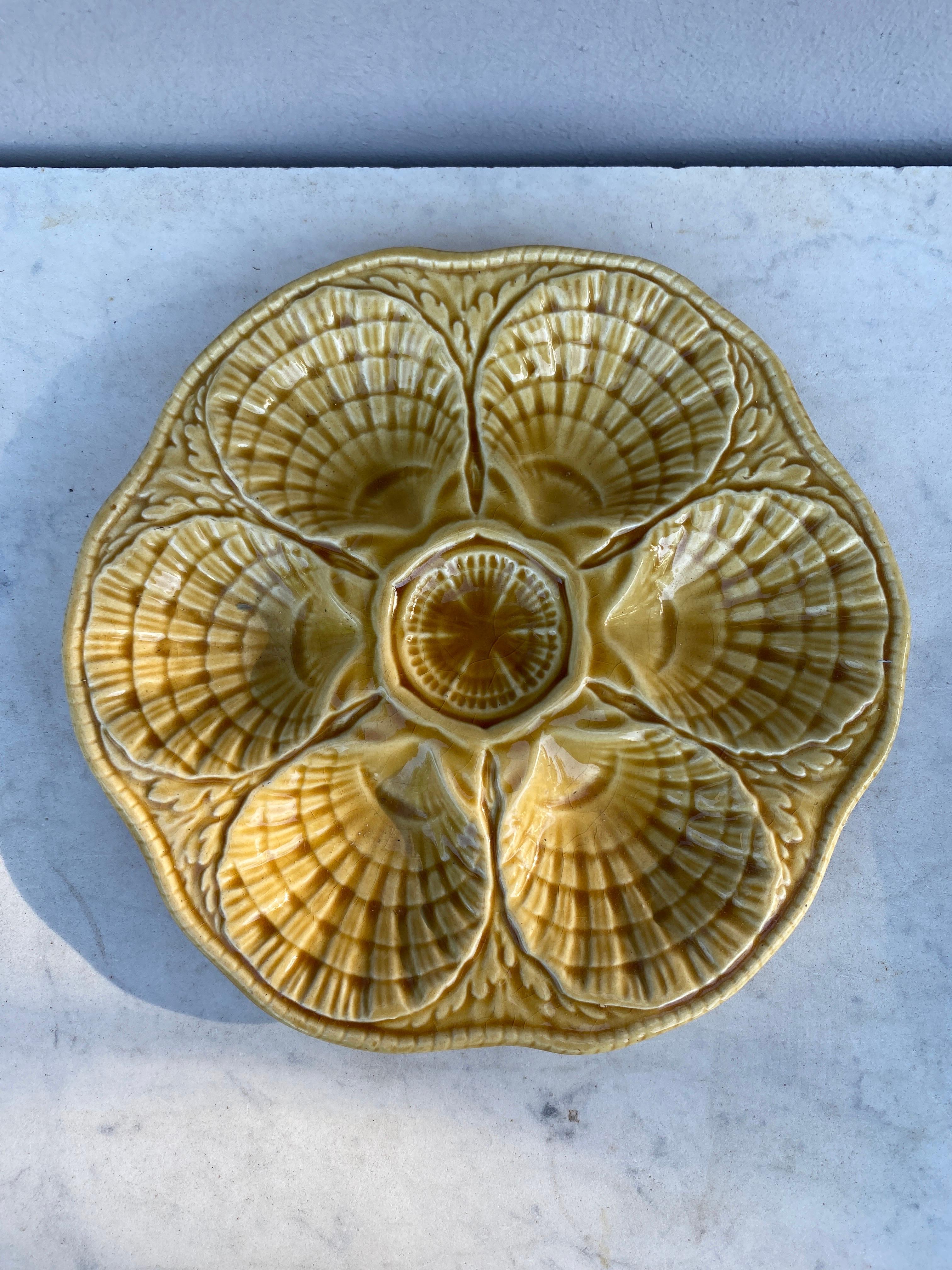 French Set of 6 Yellow Majolica Oyster Plate Sarreguemines, Circa 1930 For Sale