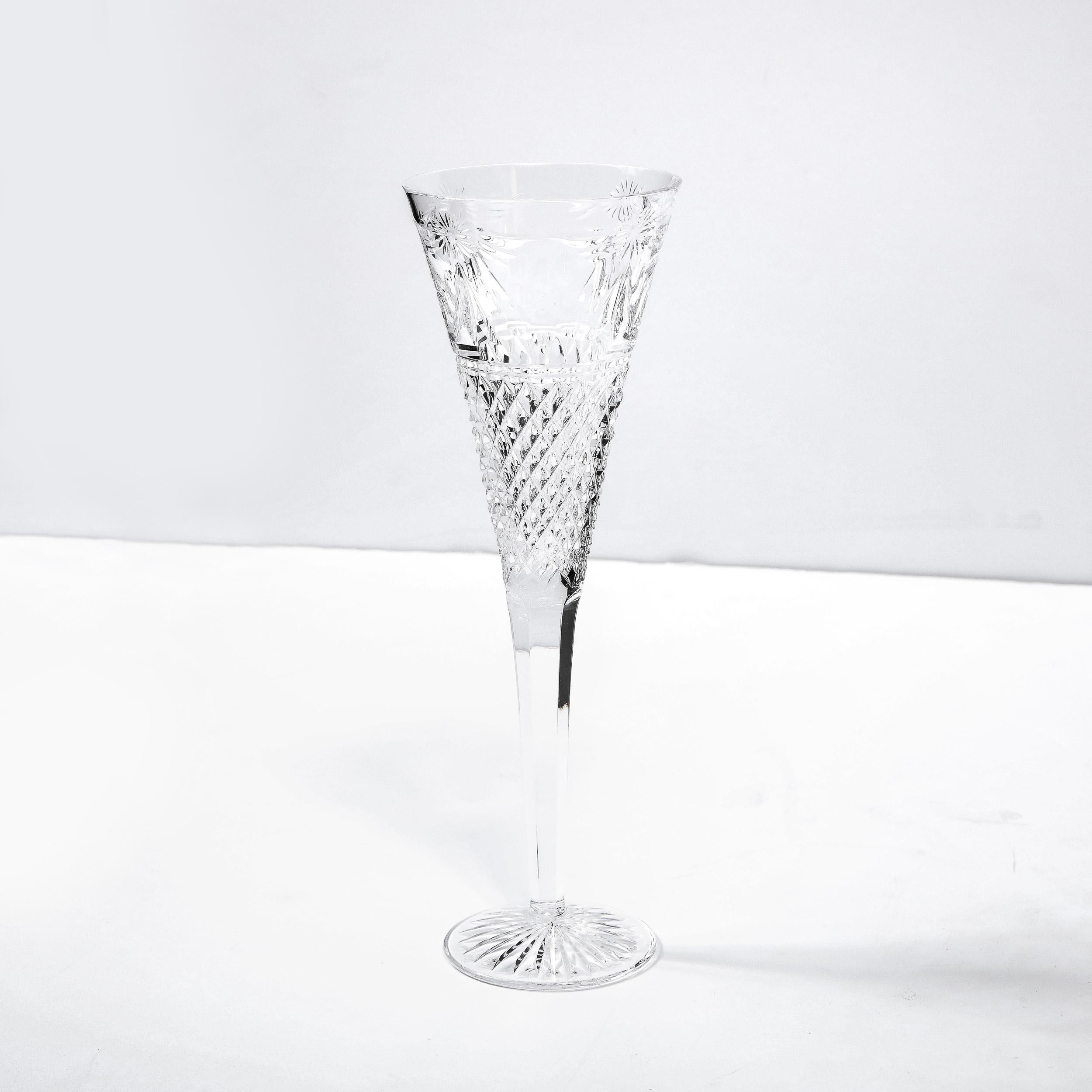 Set von 60 modernistischen geätzten Kristallgläsern von Stuart mit neoklassizistischen Details (Radiert) im Angebot