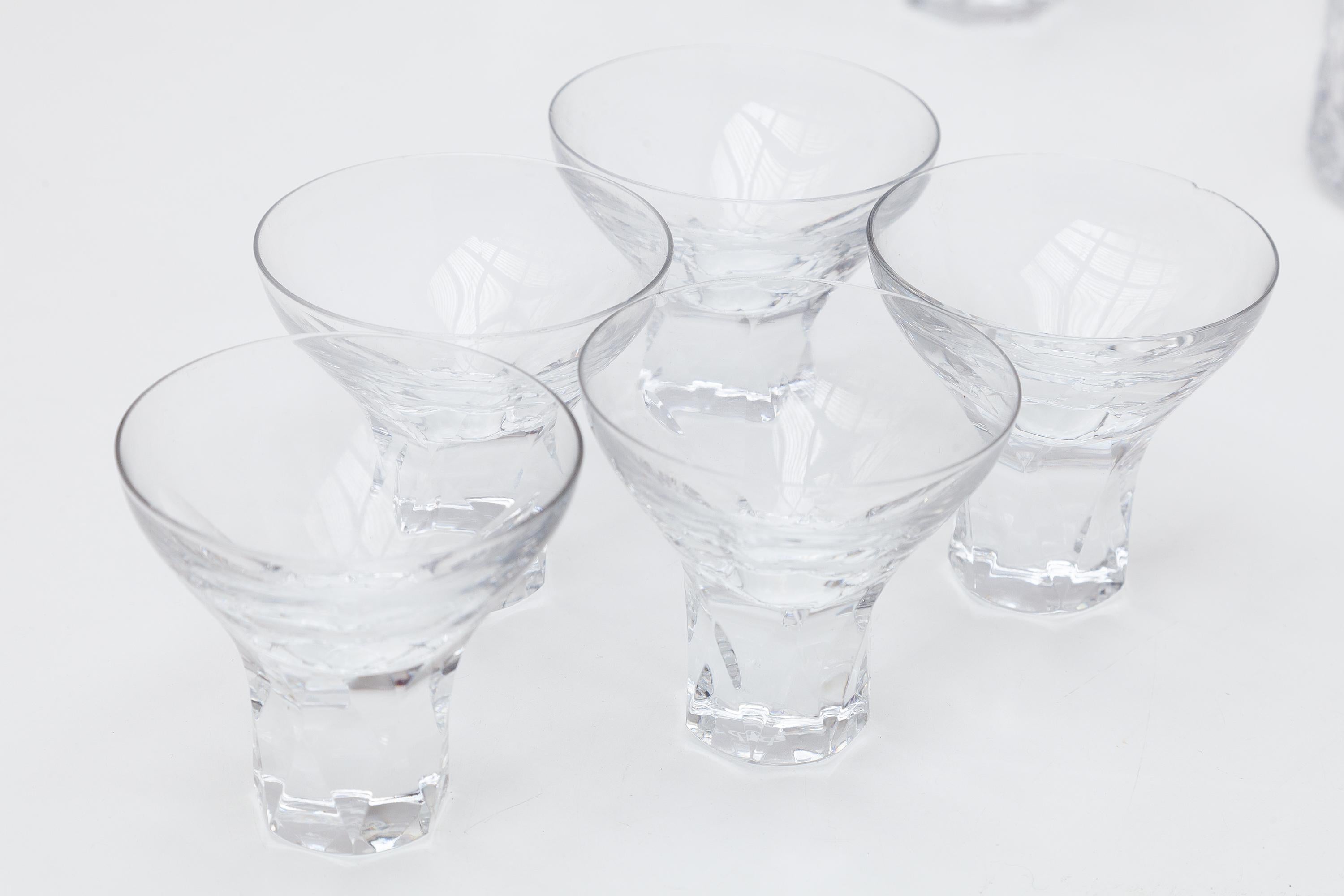 Fait main Service de 64 verres à vin et à eau en cristal en vente