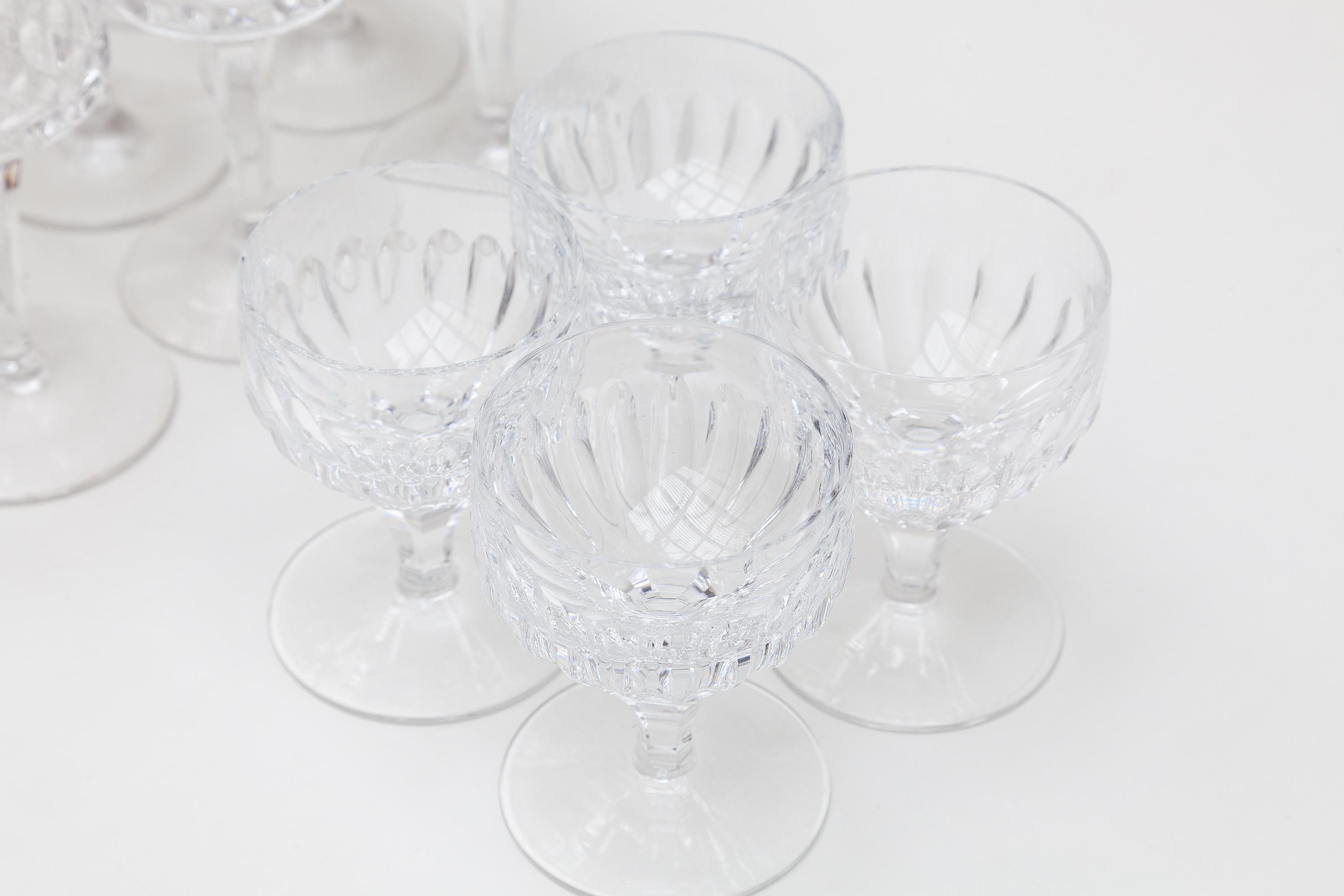 Set of 64 Crystal Wine and Water Glass Service For Sale 2