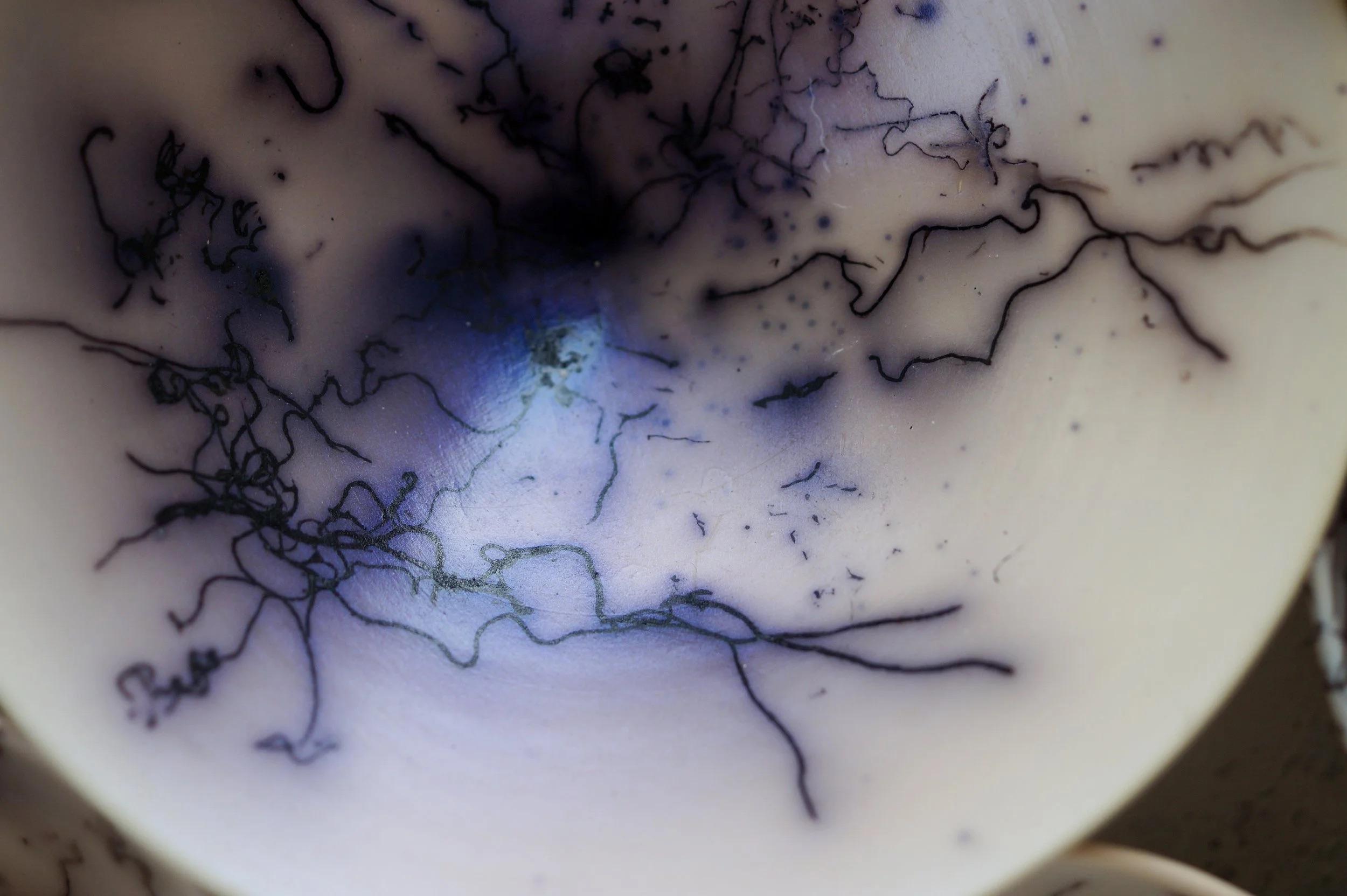 Autre Ensemble de 65 sculptures murales Raku en porcelaine violette par Natalya Sevastyanova en vente