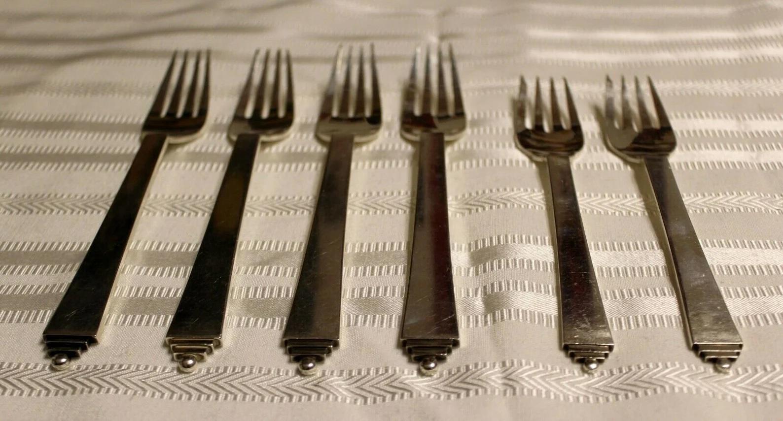 For your consideration is a great set of Georg Jensen, sterling silver pyramid pattern forks, circa 1945. In excellent vintage condition. The dimensions are 7