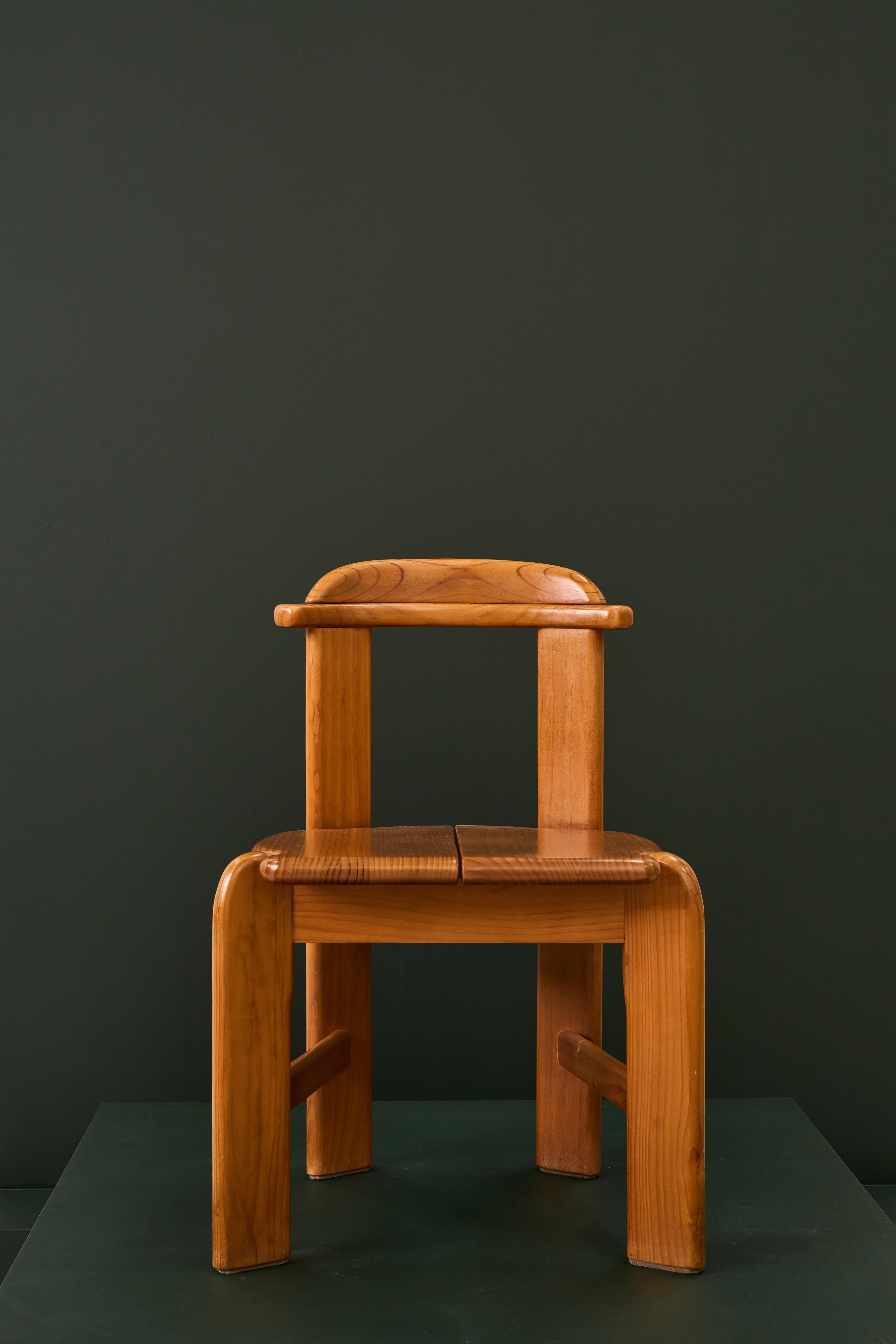 This set of 7 chairs in the spirit of Rainer Daumiller are made of a basic construction in solid pine wood
legs, seat and back which gives the chair a strong expression. The natural expression is beautiful with the
visible grains of the pinewood.