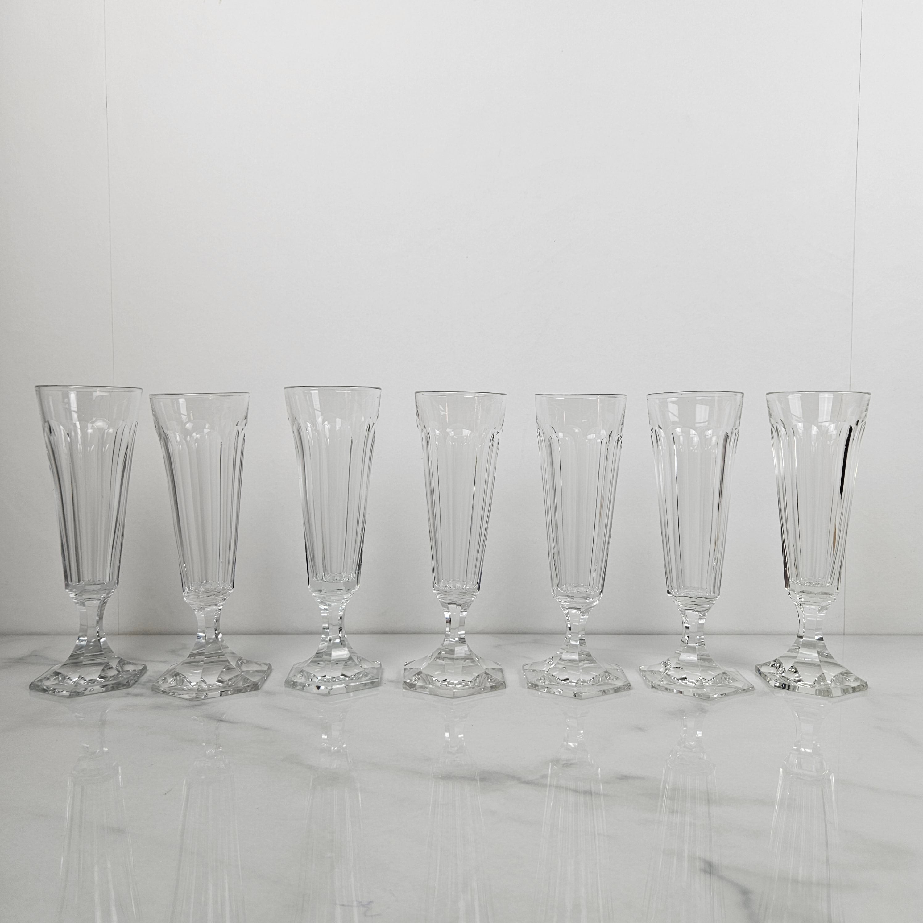 Set de 7 flûtes à champagne en cristal soufflé à la main Antique French avec base taillée
