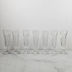 Set de 7 flûtes à champagne en cristal soufflé à la main Antique French avec base taillée