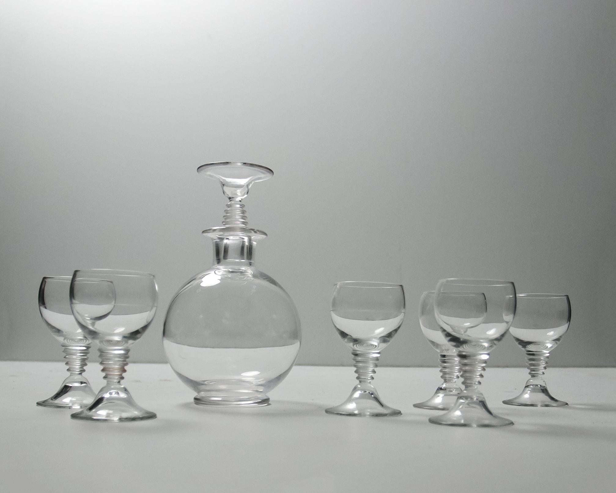 Beautiful Decanter (22cm high) and 6 little glasses designed by Willem Jacob Roozendaal in 1932 for Kristalunie Maastricht.
The set contains 7 pieces and all in a good condition with little traces of use.

Keywords: Christmas gift, Present,
