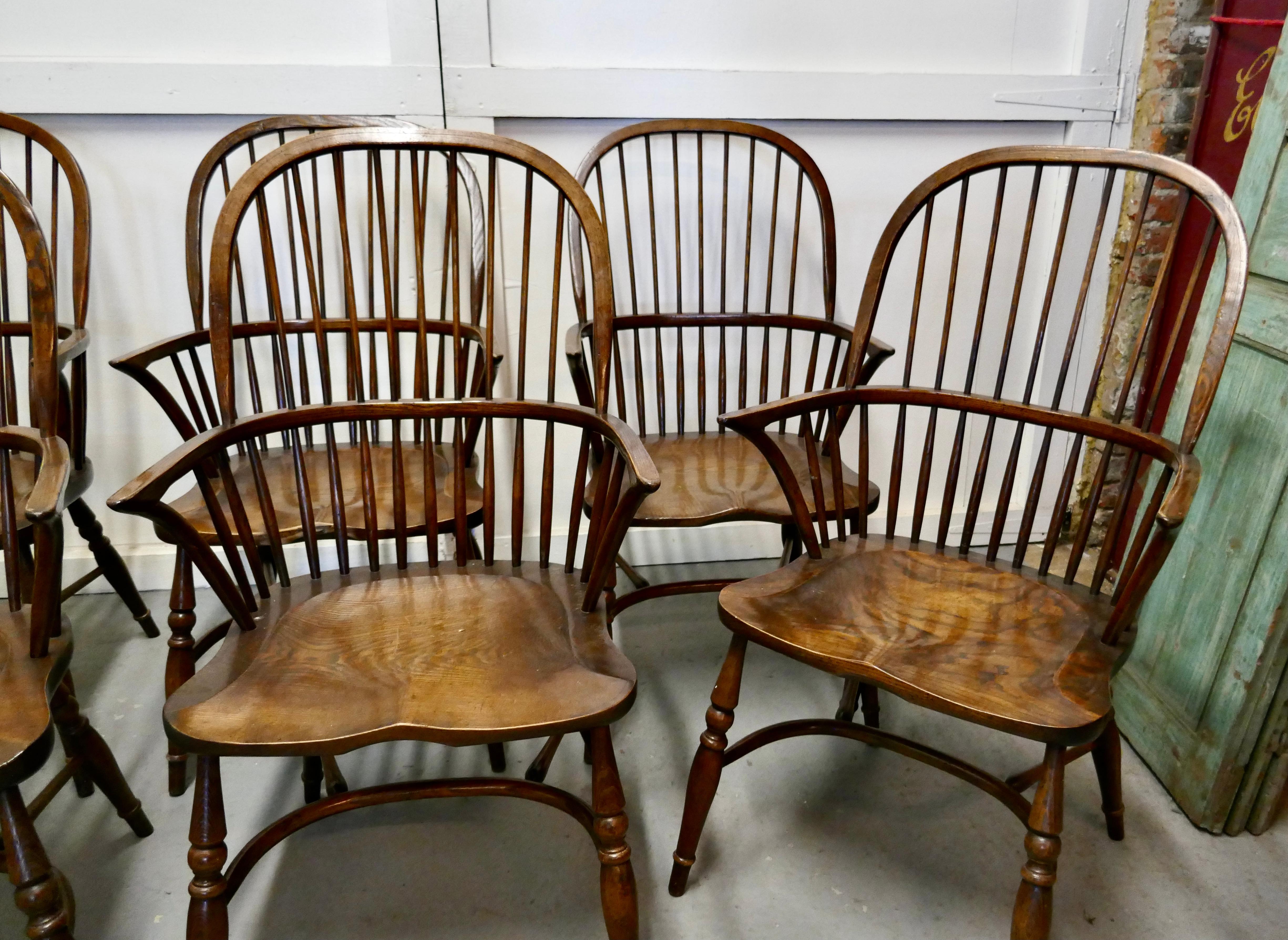 Set of 7 Arts & Crafts Beech and Elm Windsor Carver Chairs In Good Condition In Godshill, Isle of Wight