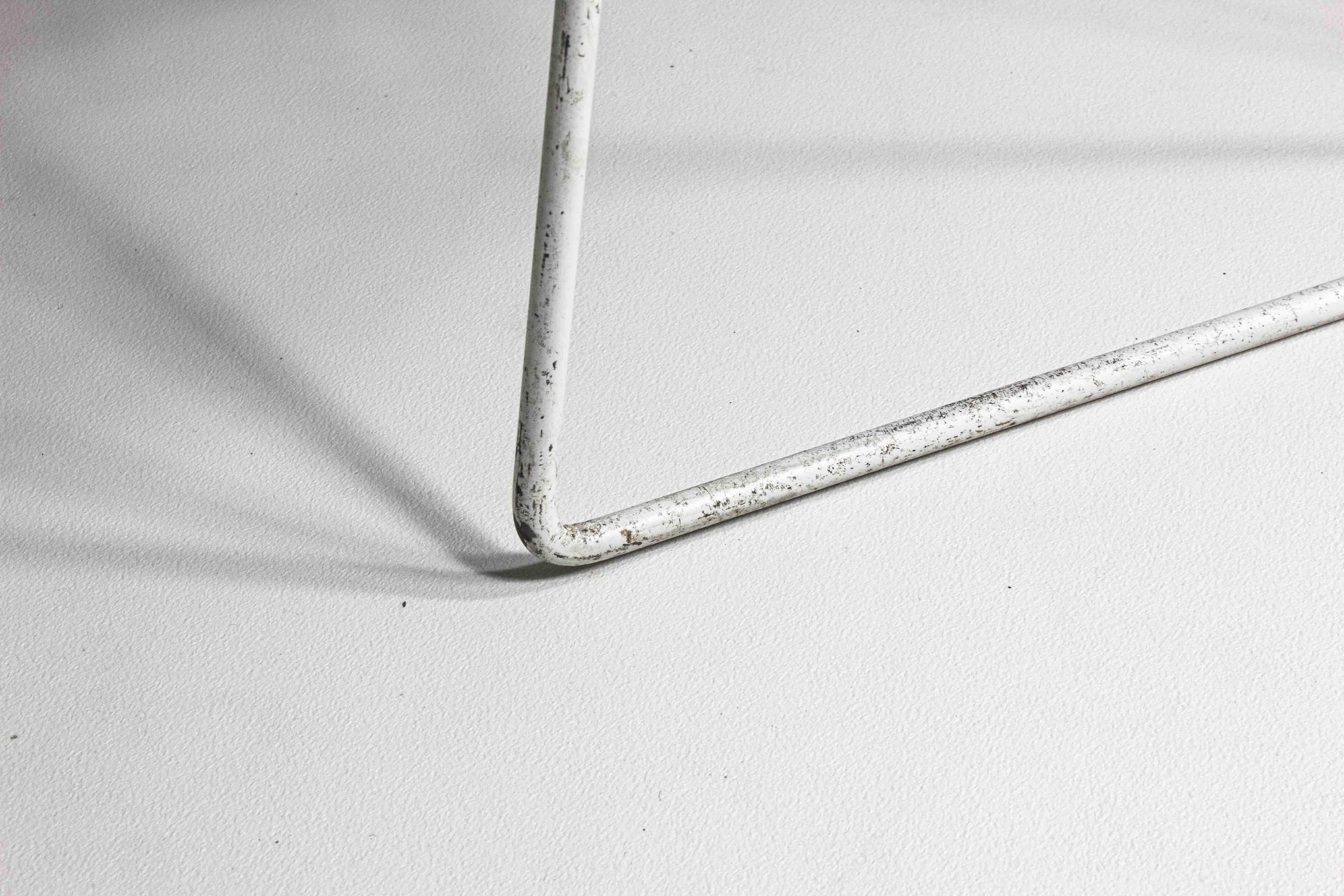 Late 20th Century Set of 7 Black and White wire chairs by Harry Bertoia for Knoll, 1970s For Sale