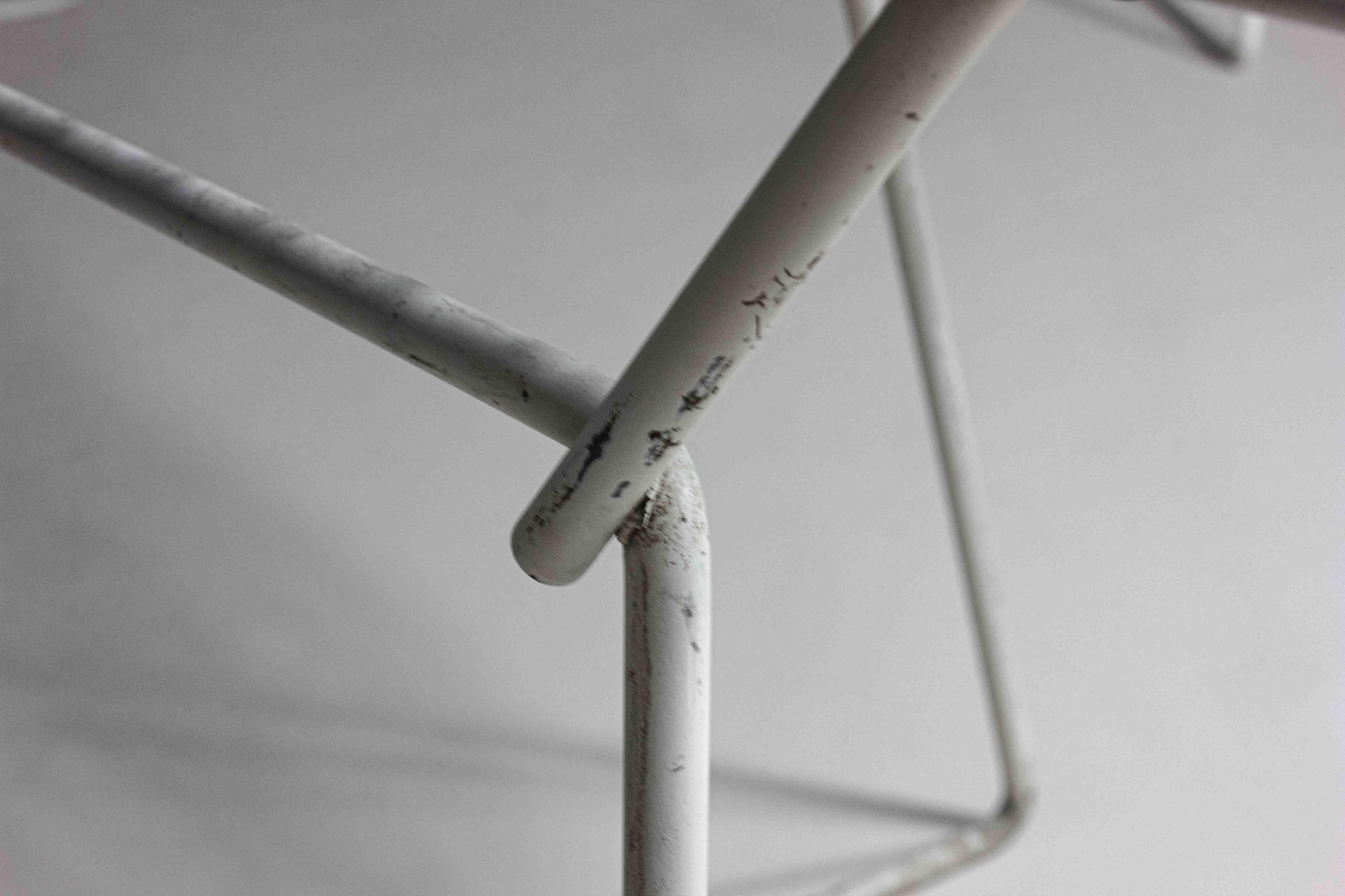 Set of 7 Black and White wire chairs by Harry Bertoia for Knoll, 1970s For Sale 1