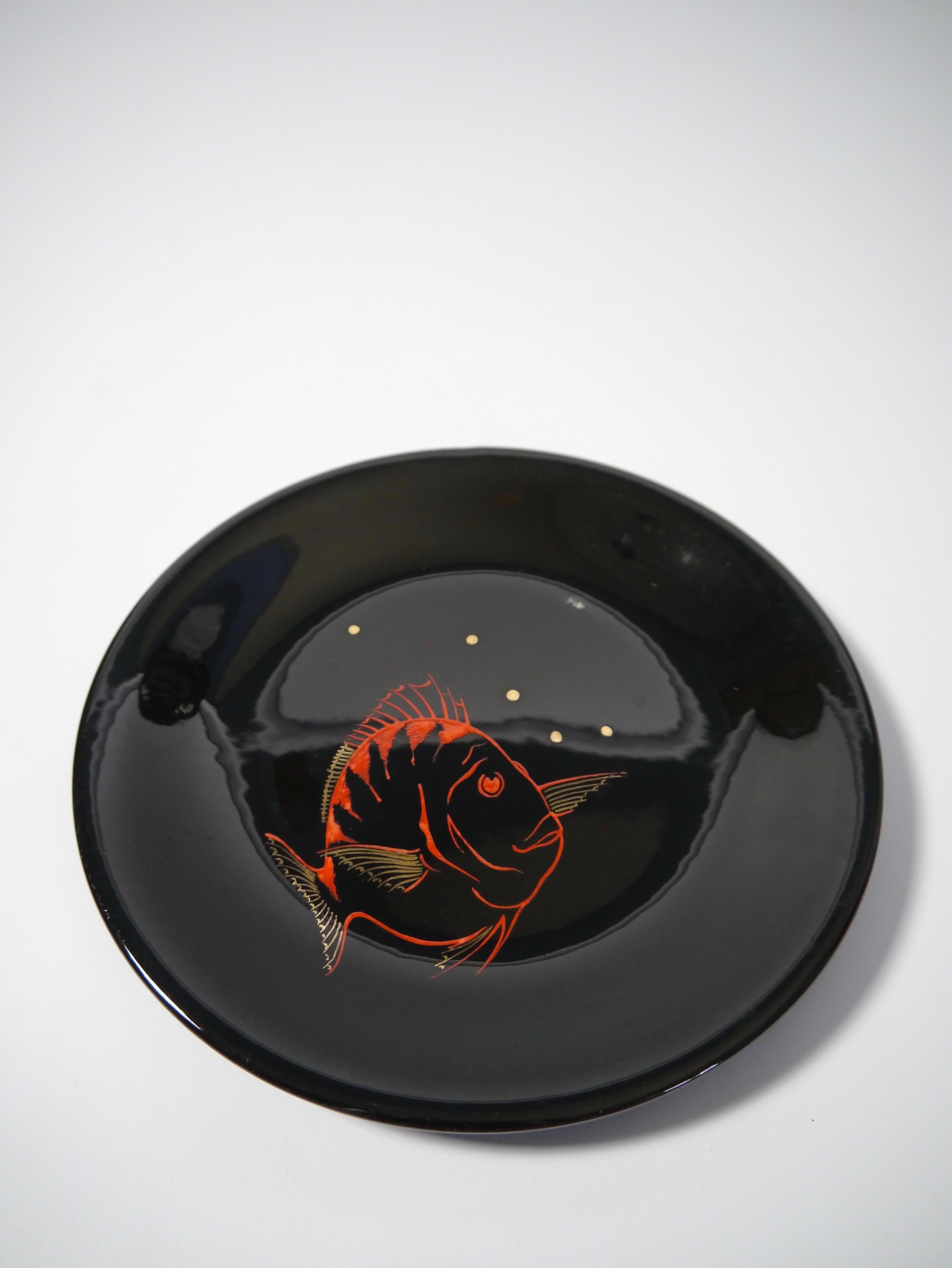 Set of 7 Black Dining Plates with Hand Painted Aquatic Animals, France, 1960s For Sale 1