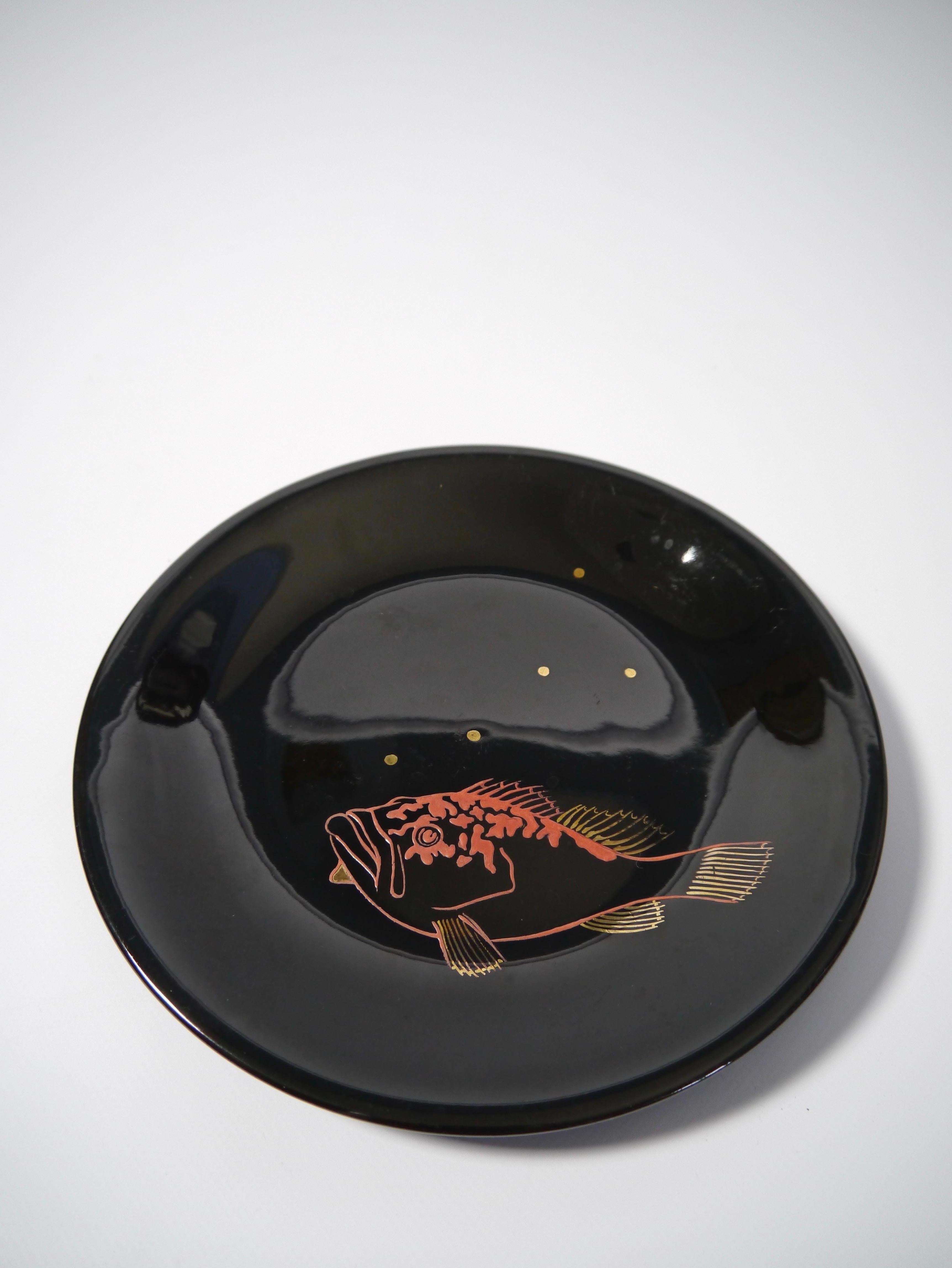 Set of 7 Black Dining Plates with Hand Painted Aquatic Animals, France, 1960s For Sale 3