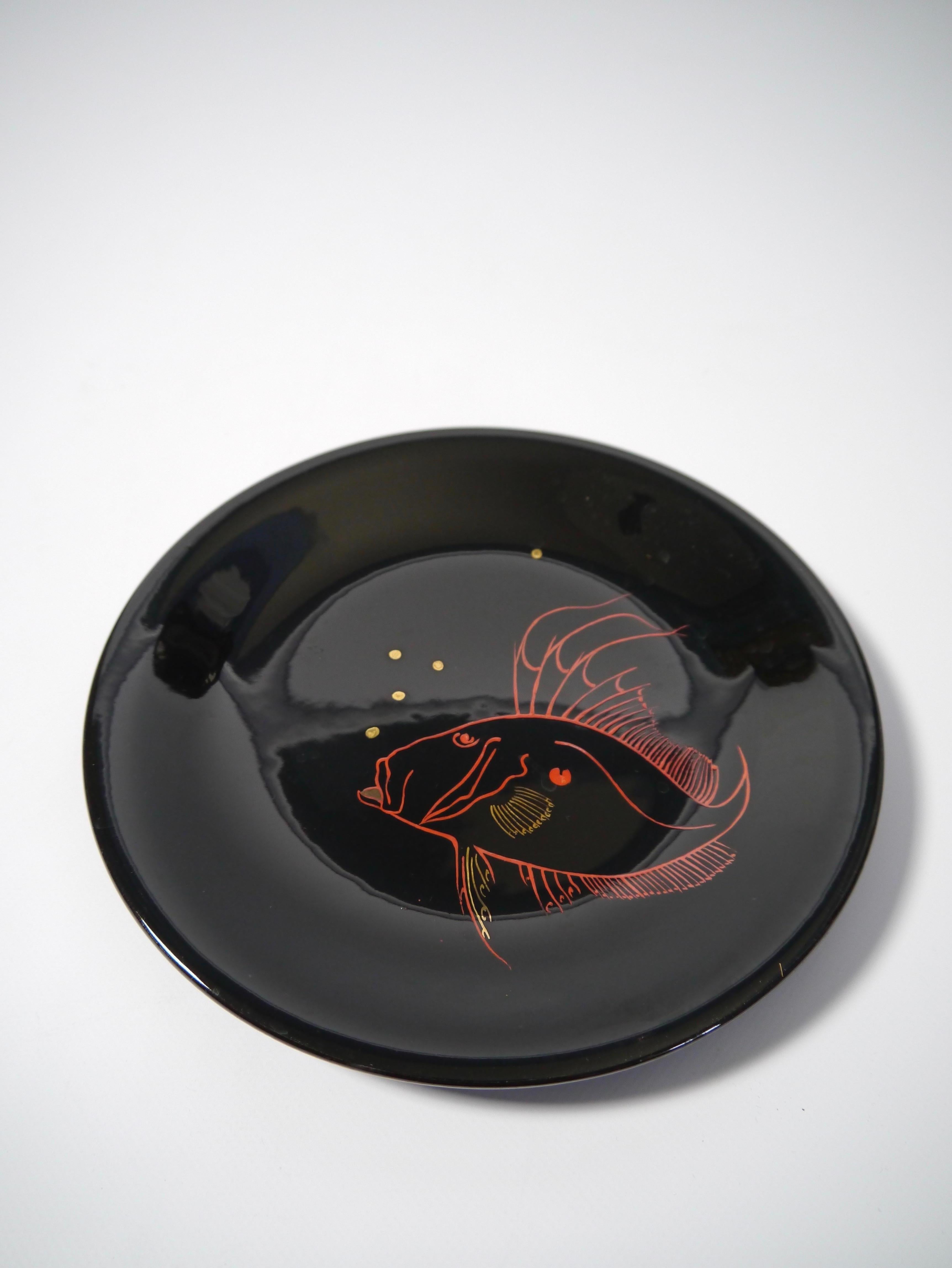 20th Century Set of 7 Black Dining Plates with Hand Painted Aquatic Animals, France, 1960s For Sale