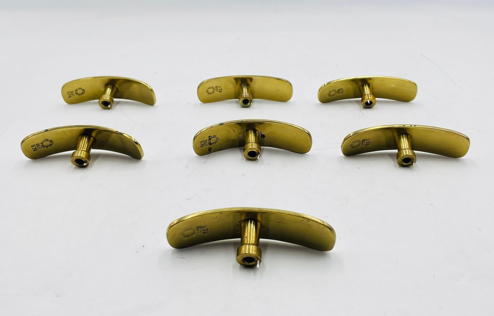 Ottone Set di 7 maniglie per armadi in ottone e intarsio di pietra di Los Castillo, Messico, anni '50 in vendita