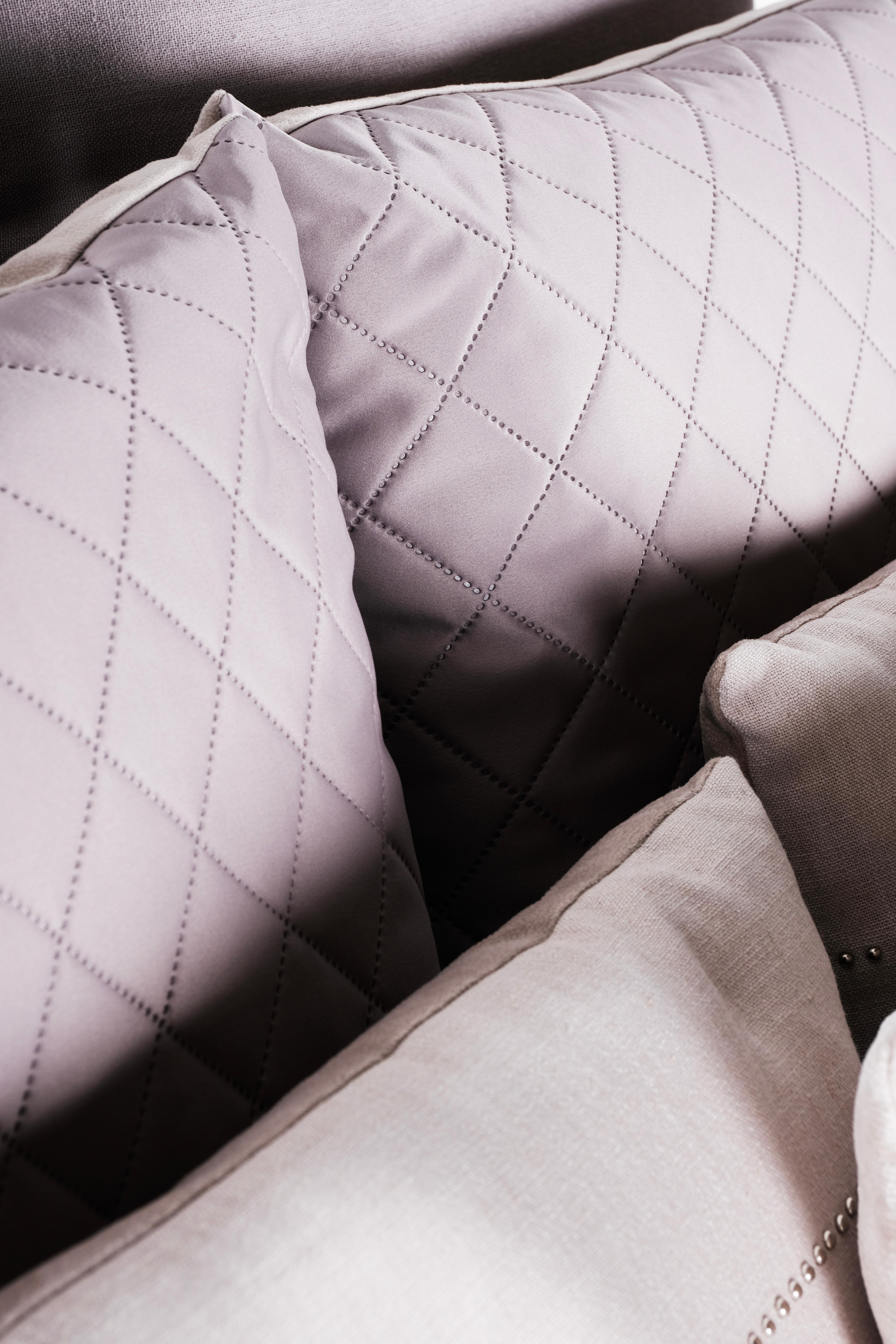 Contemporary Set of 7 Decorative Pillows Pearl Cream Fur Swarovski by Lusitanus For Sale