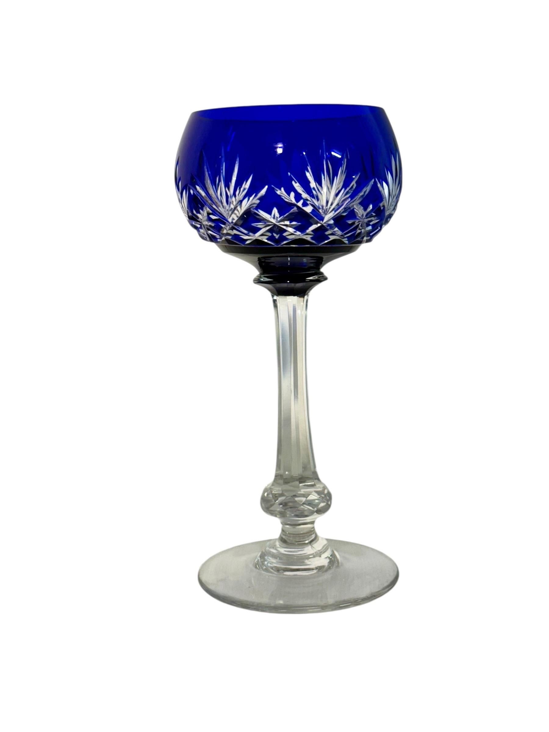 Lot de 7 verres en cristal bleu cobalt profond avec incrustation Bon état - En vente à LA CIOTAT, FR