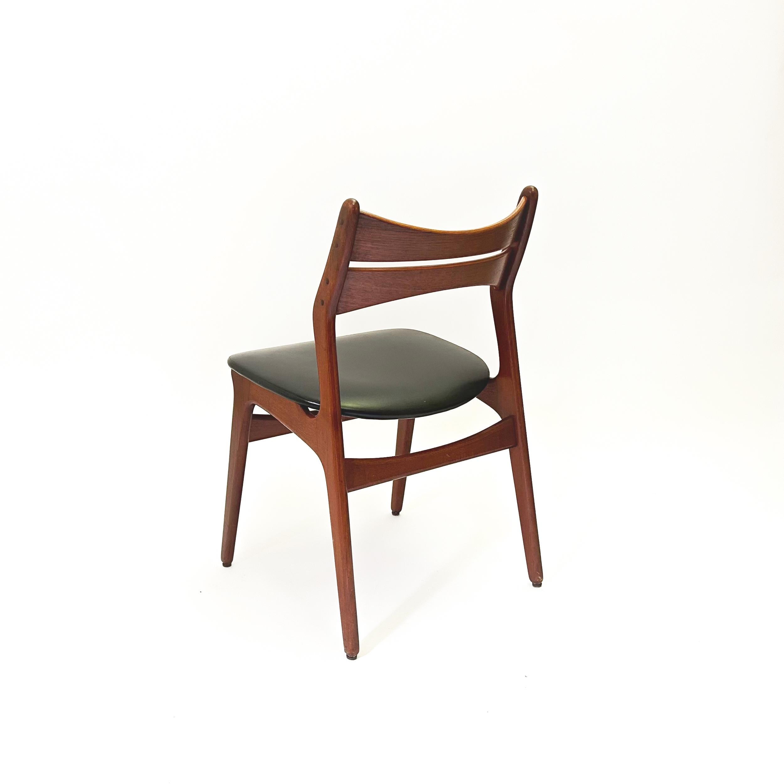 Mid-Century Modern Set of 7 Dining Chairs by Eric Buch, Denmark, 1960s For Sale