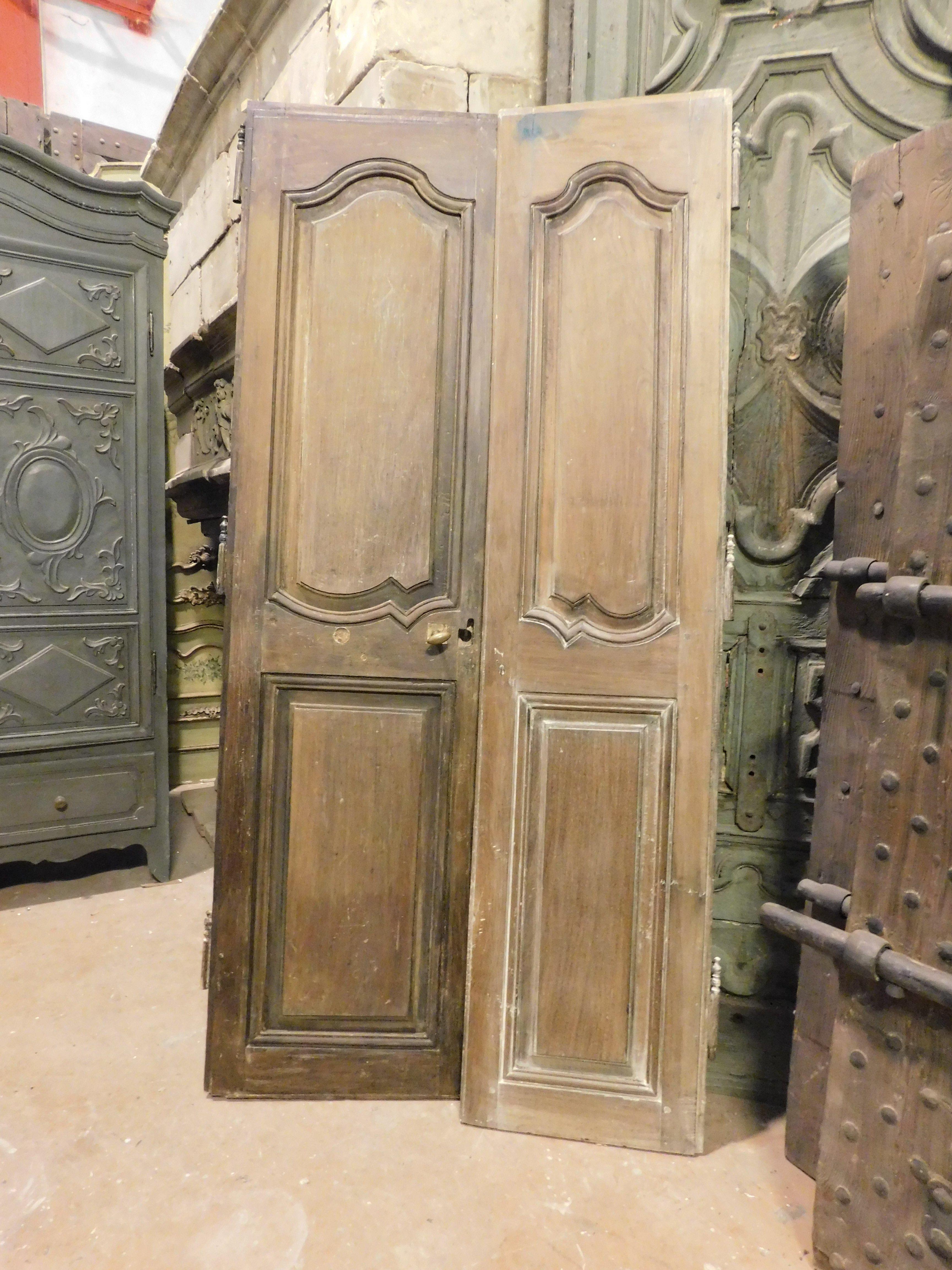 juego de 7 puertas de doble hoja, talladas en nogal, Italia Italiano en venta