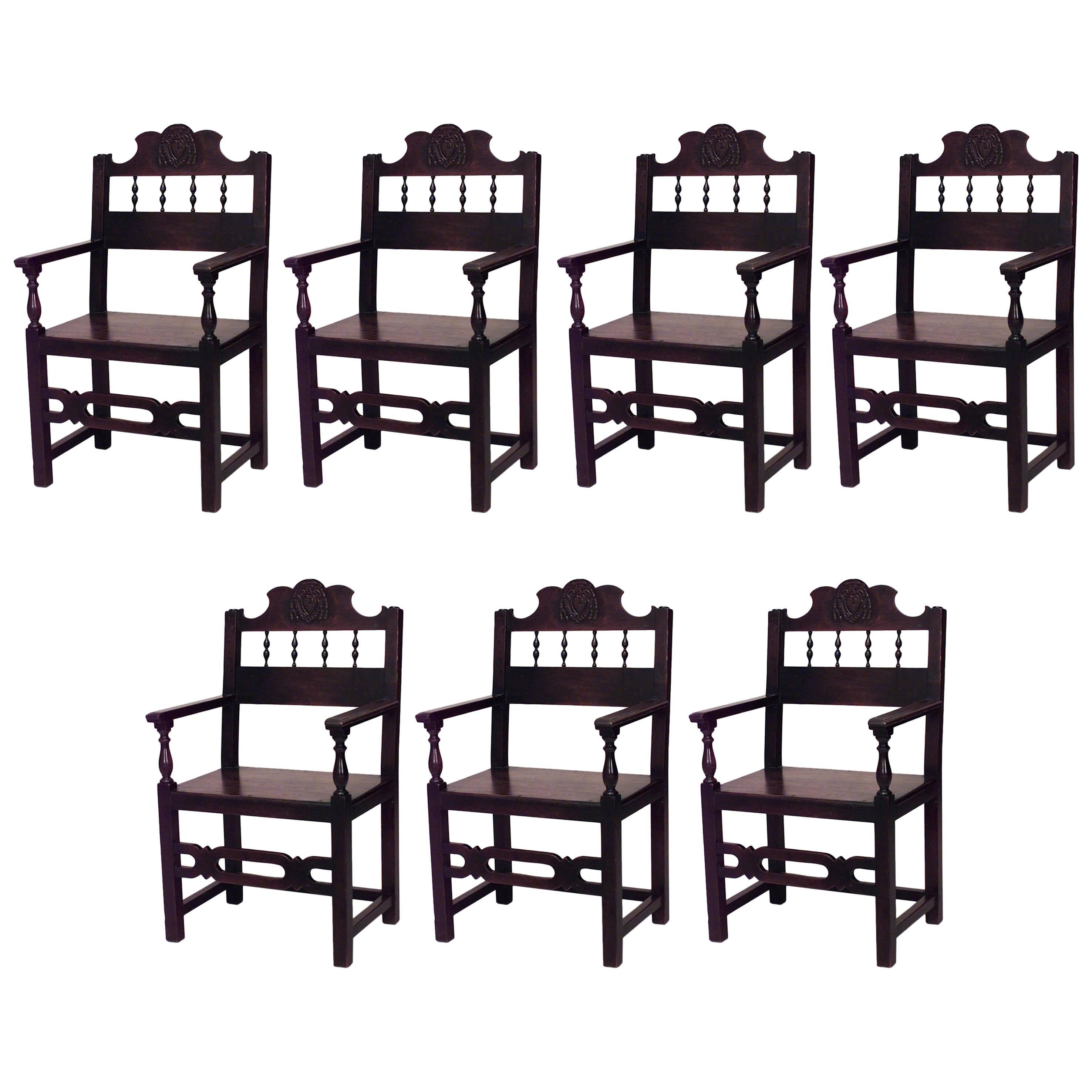 Set von 7 englischen Renaissance-Sesseln mit Spindel und Wappen aus Nussbaumholz im Angebot
