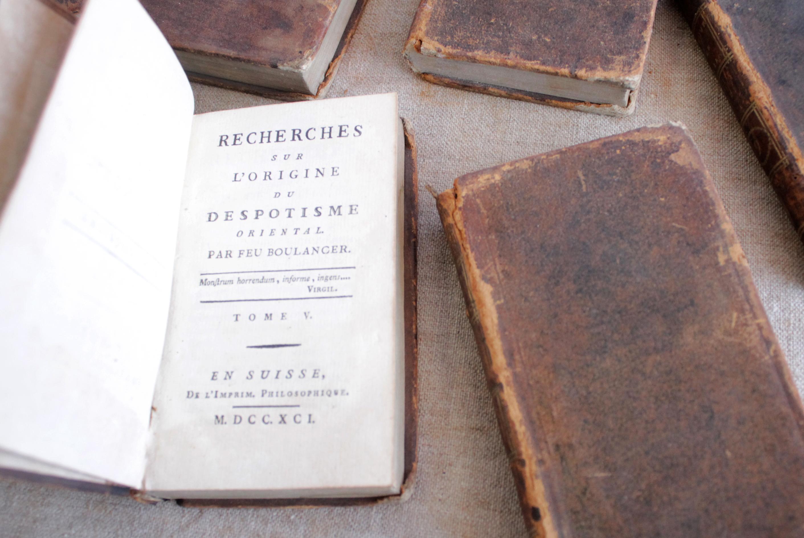 XIXe siècle Ensemble de 7 livres reliés en cuir européens Oeuvre de Oulange en vente