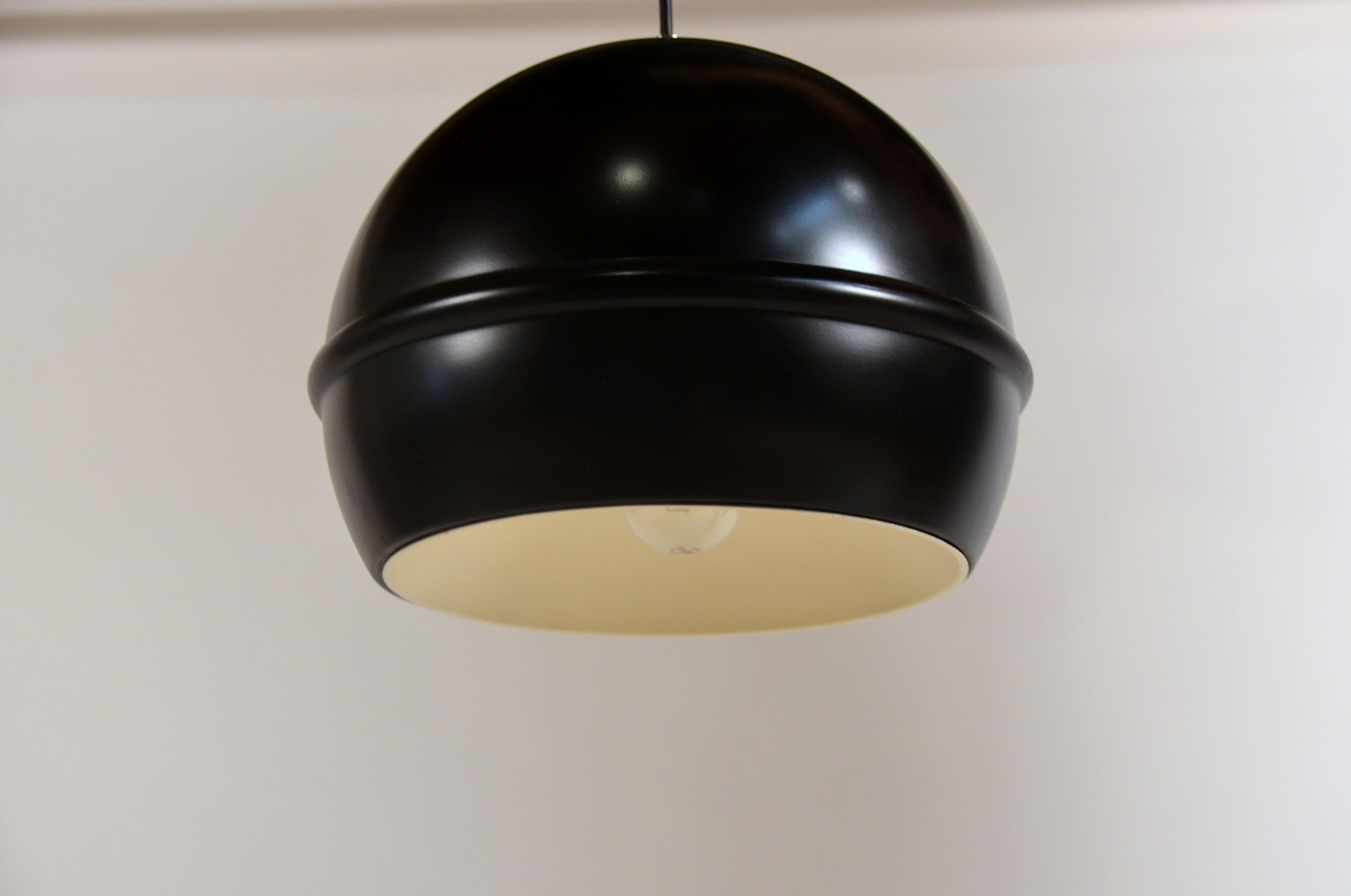 Ensemble de 4 pendentifs Globe noir français des années 1960 Excellent état - En vente à Los Angeles, CA