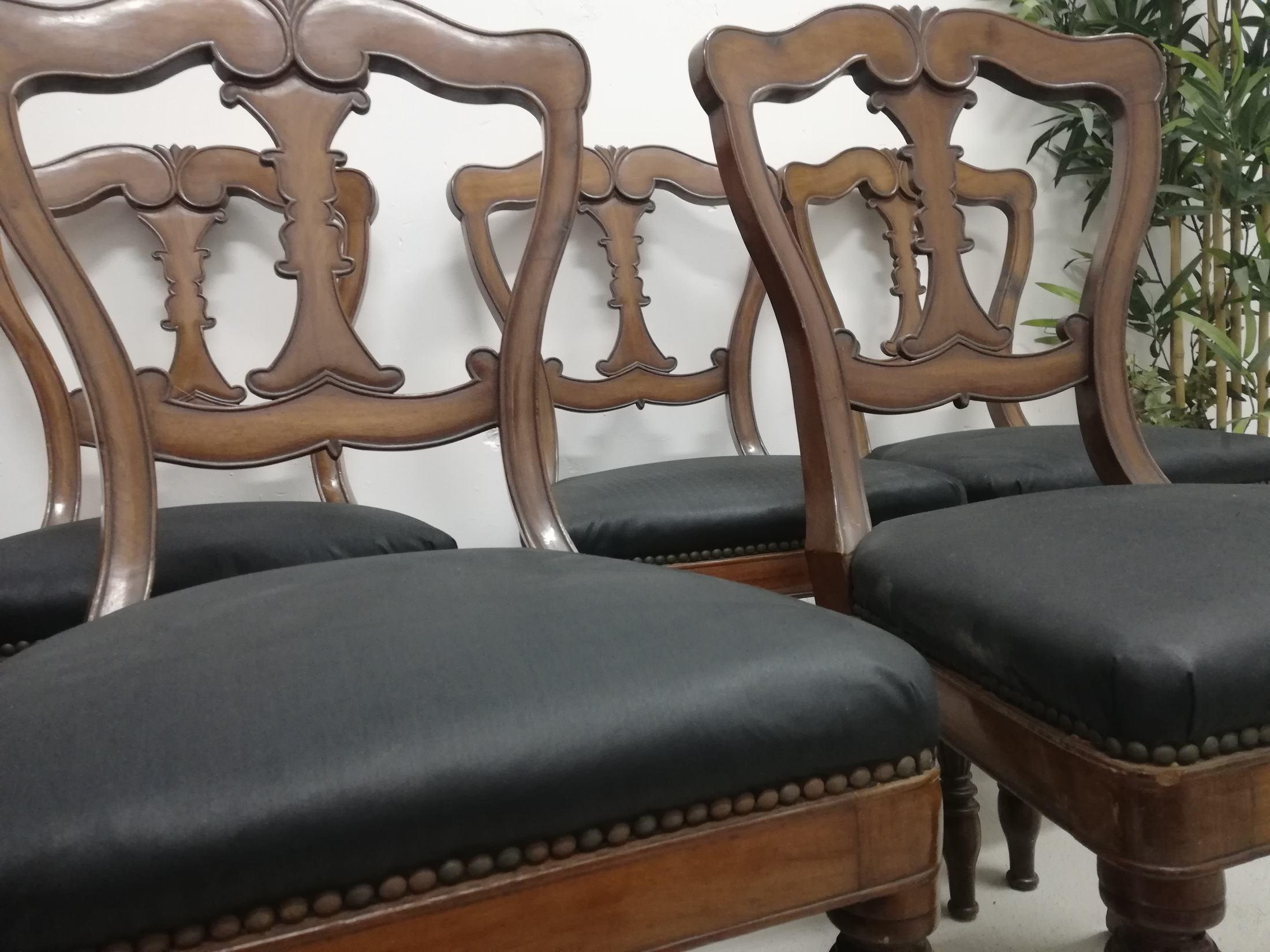 Set of 7 French chairs 19th century Charles X. 
Beautiful work in solid mahogany wood. 
good state of conservation.