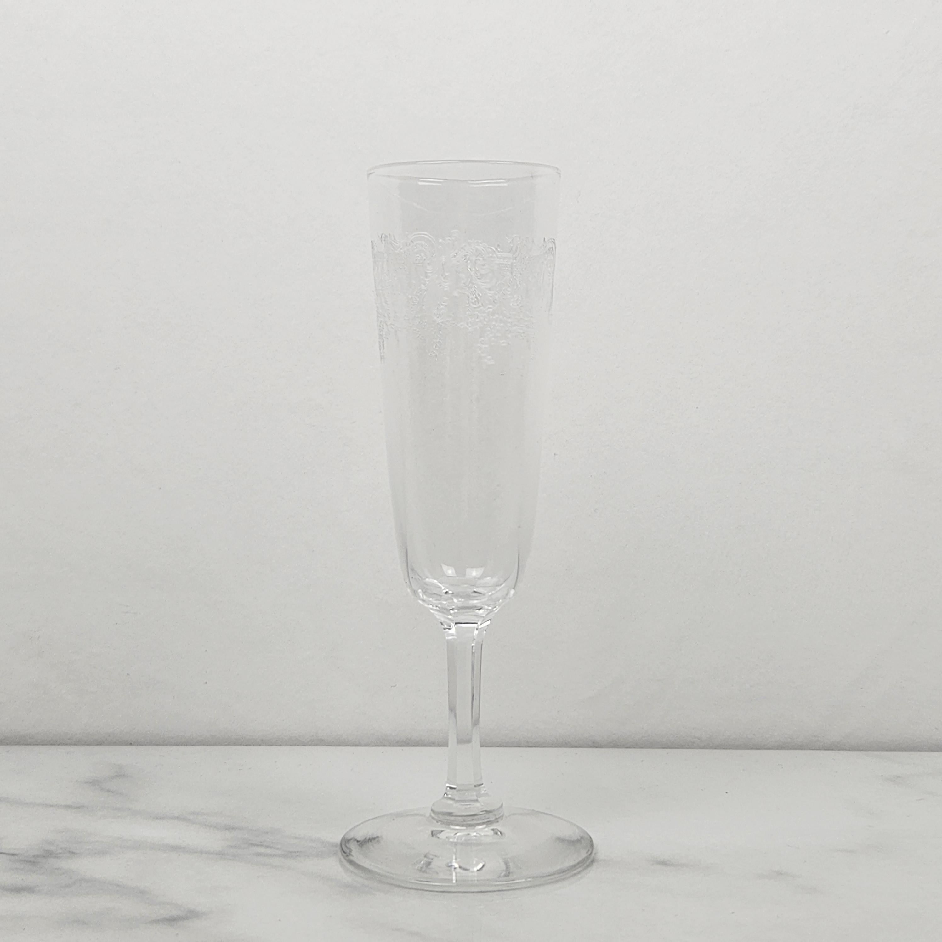 Romantique Ensemble de 7 flûtes à champagne françaises en cristal, vers 1890 en vente
