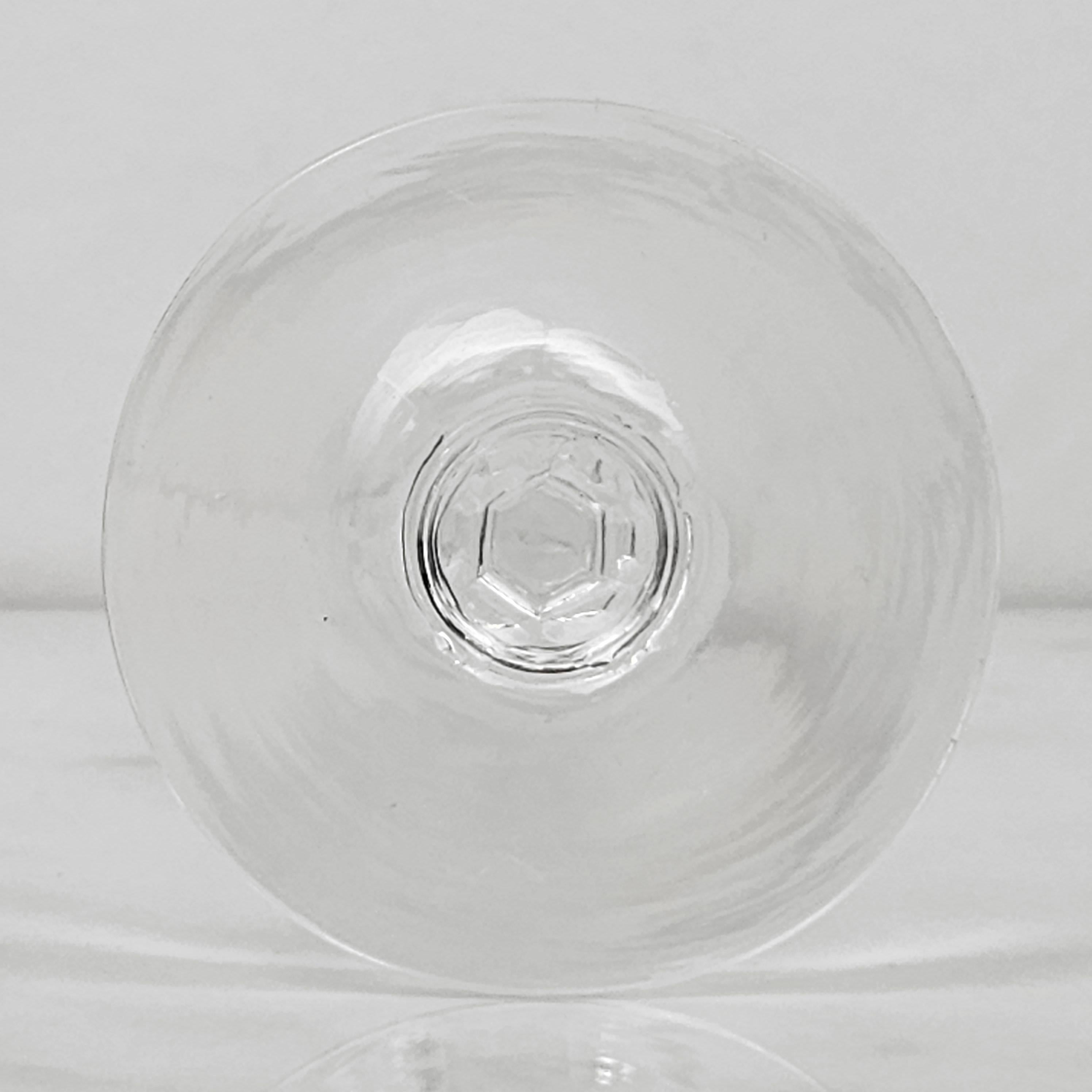 XIXe siècle Ensemble de 7 flûtes à champagne françaises en cristal, vers 1890 en vente