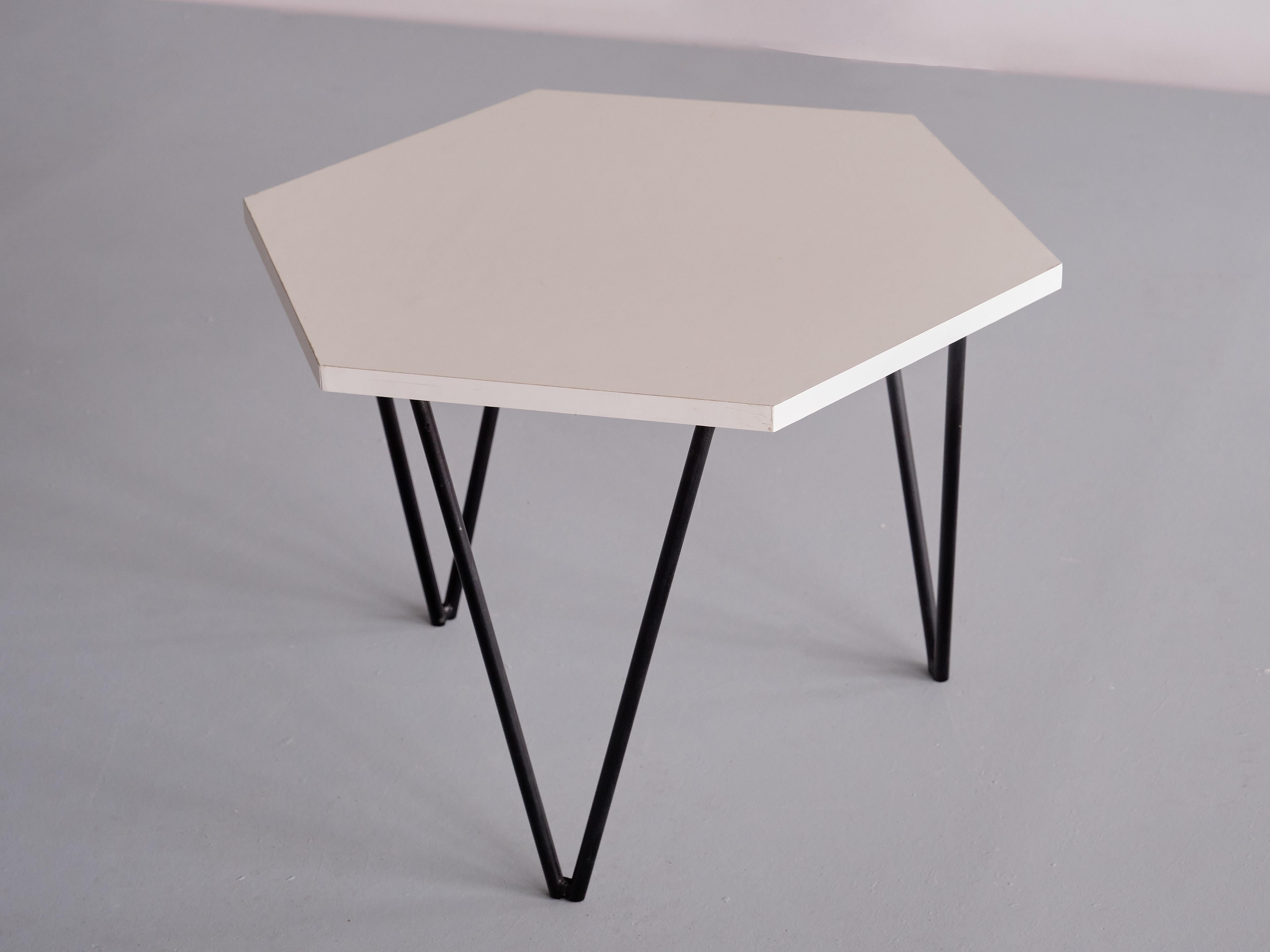 Set of 7 Gio Ponti Modular Hexagonal Coffee Tables, ISA Bergamo, Italy, 1950s For Sale 7