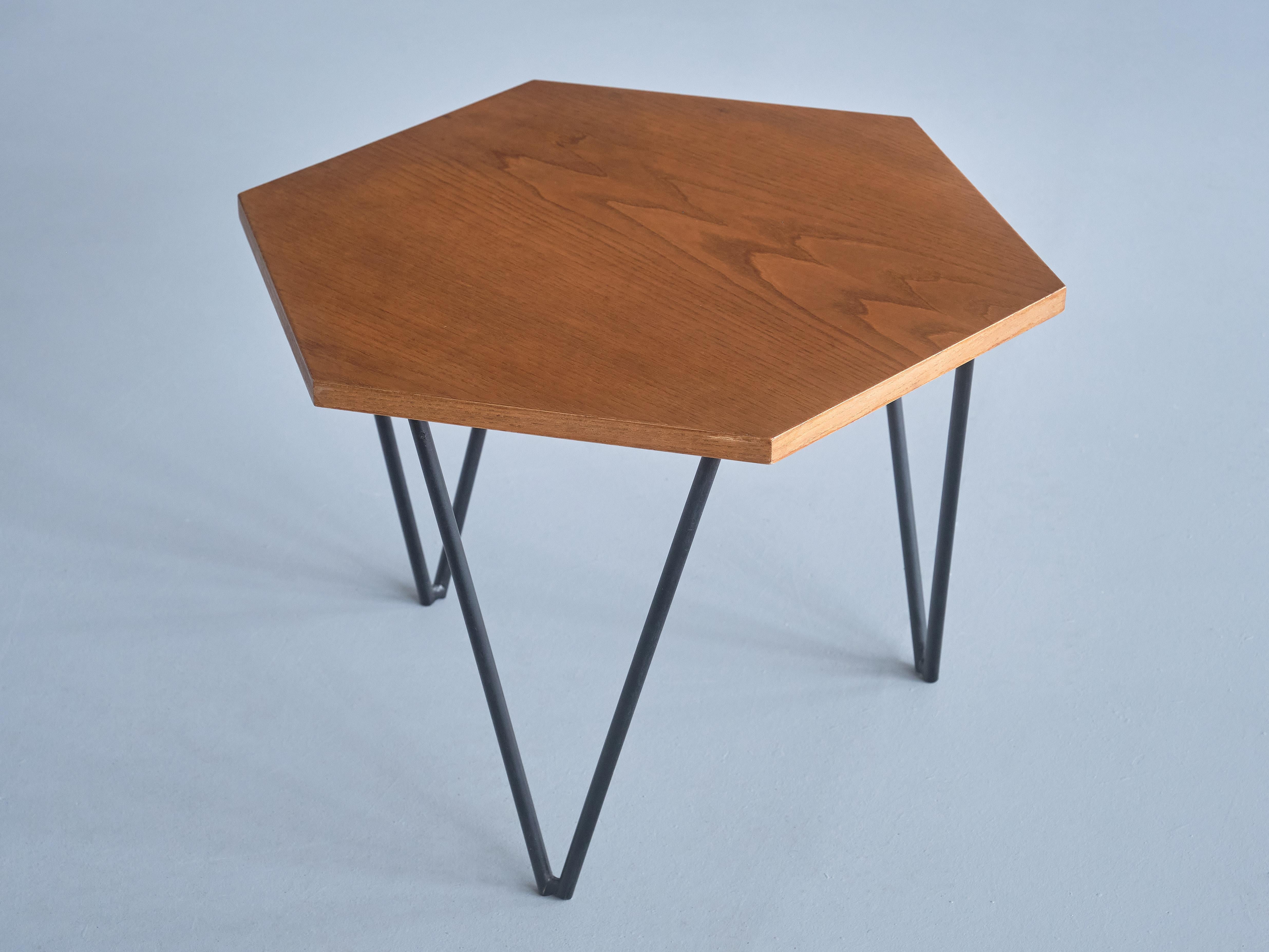 Set of 7 Gio Ponti Modular Hexagonal Coffee Tables, ISA Bergamo, Italy, 1950s For Sale 9