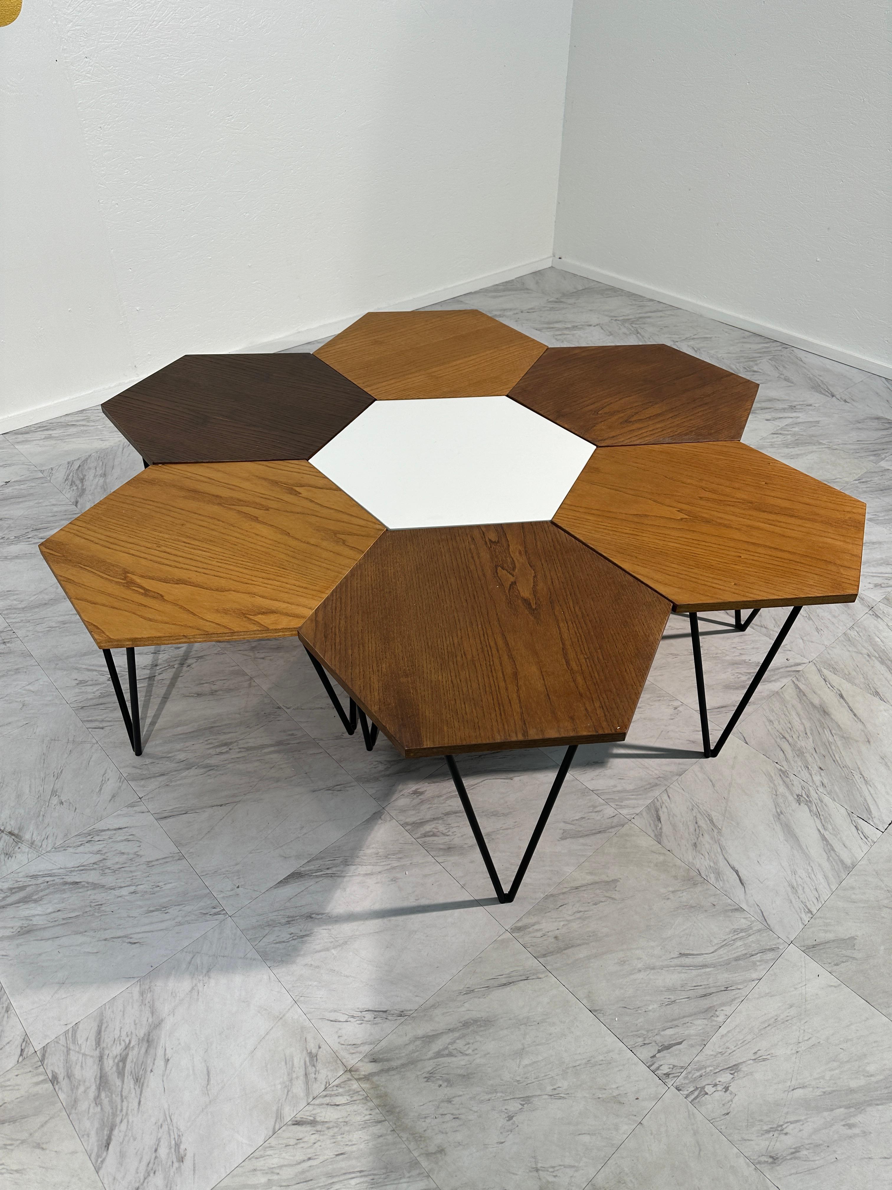 italien Ensemble de 7 tables basses modulaires hexagonales Gio Ponti, ISA Bergamo, Italie, années 1950 en vente