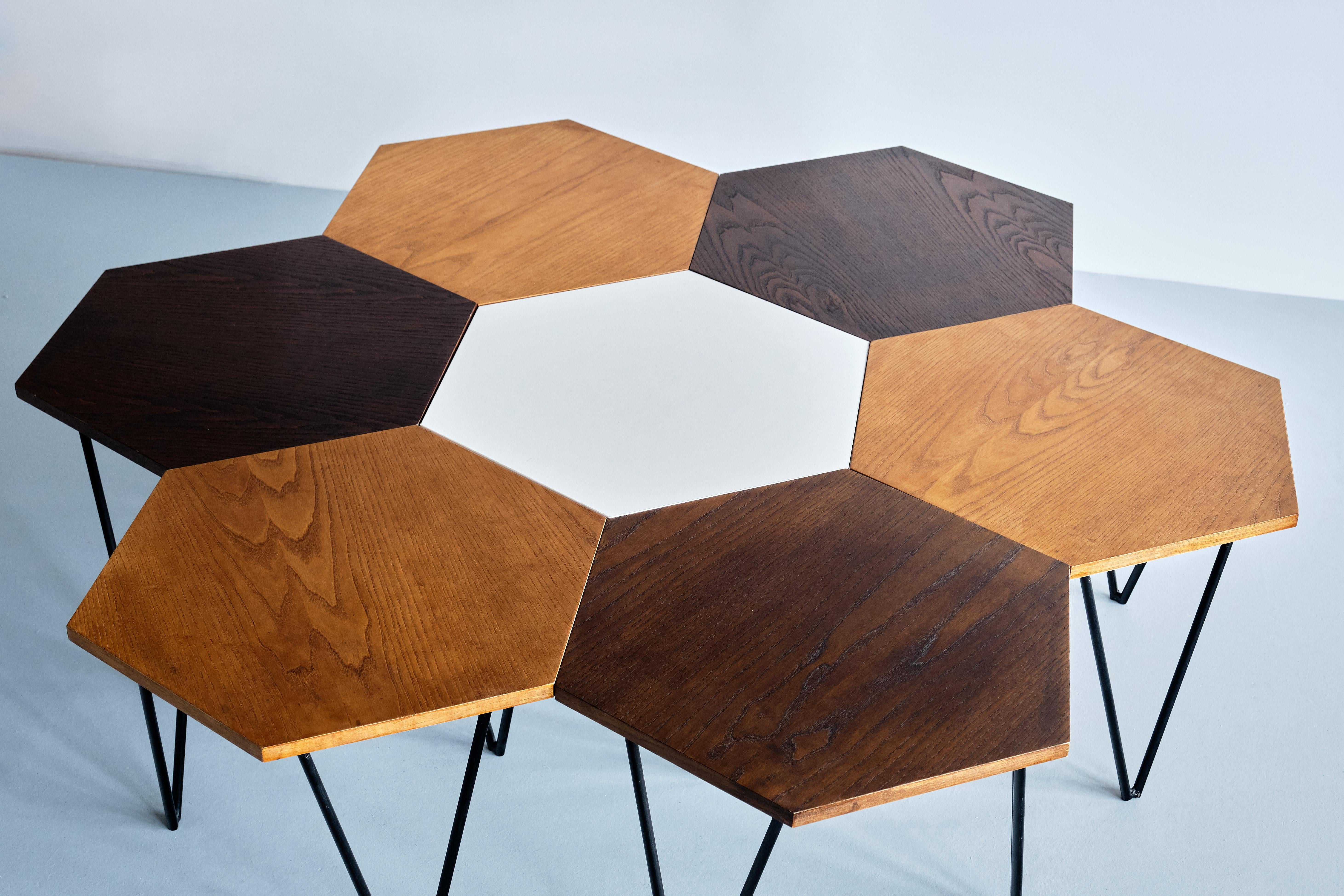 Set of 7 Gio Ponti Modular Hexagonal Coffee Tables, ISA Bergamo, Italy, 1950s In Good Condition For Sale In The Hague, NL