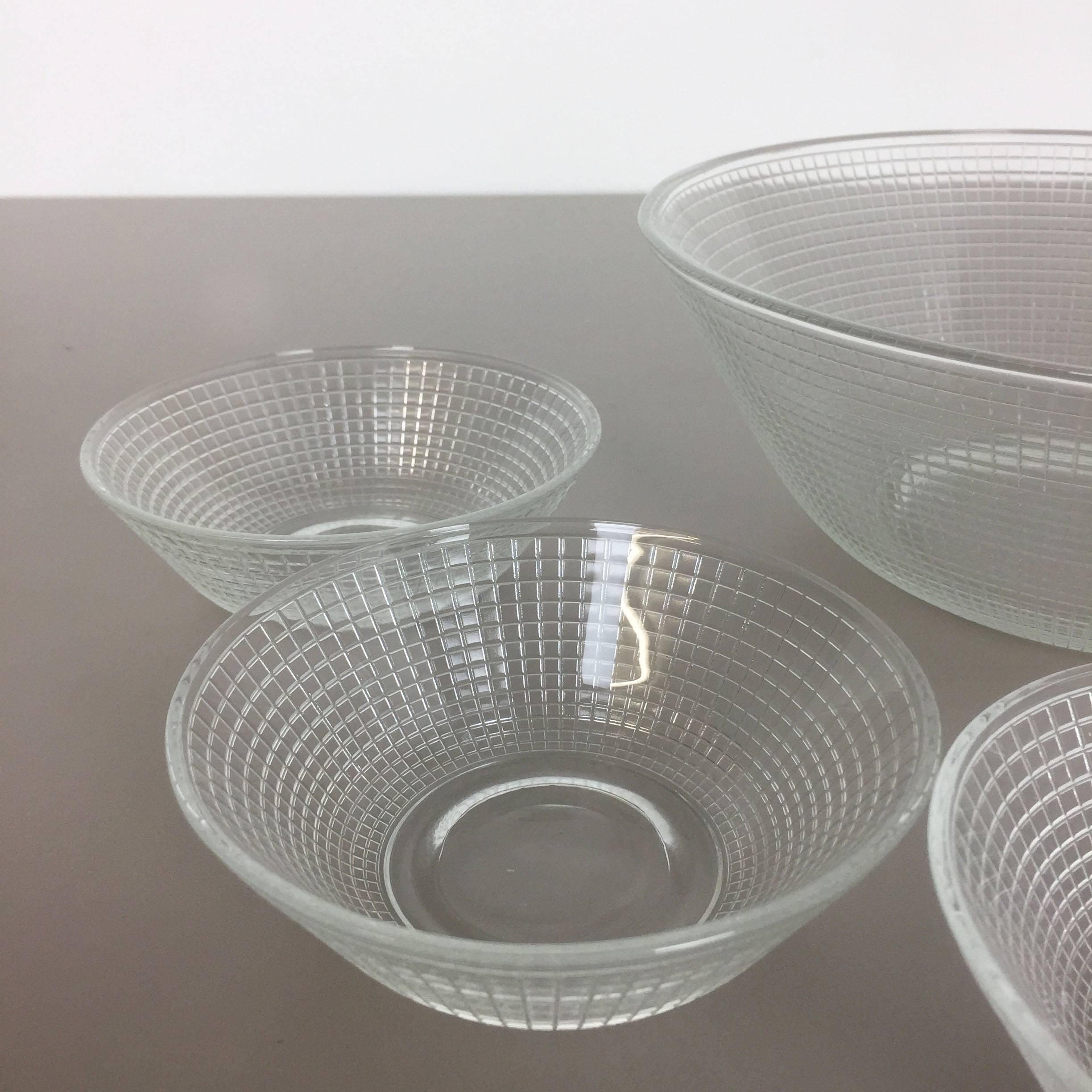 Set di 7 conchiglie in vetro di Wilhelm Wagenfeld per Vlg Weisswasser, Germania, anni '60 In condizioni buone in vendita a Kirchlengern, DE