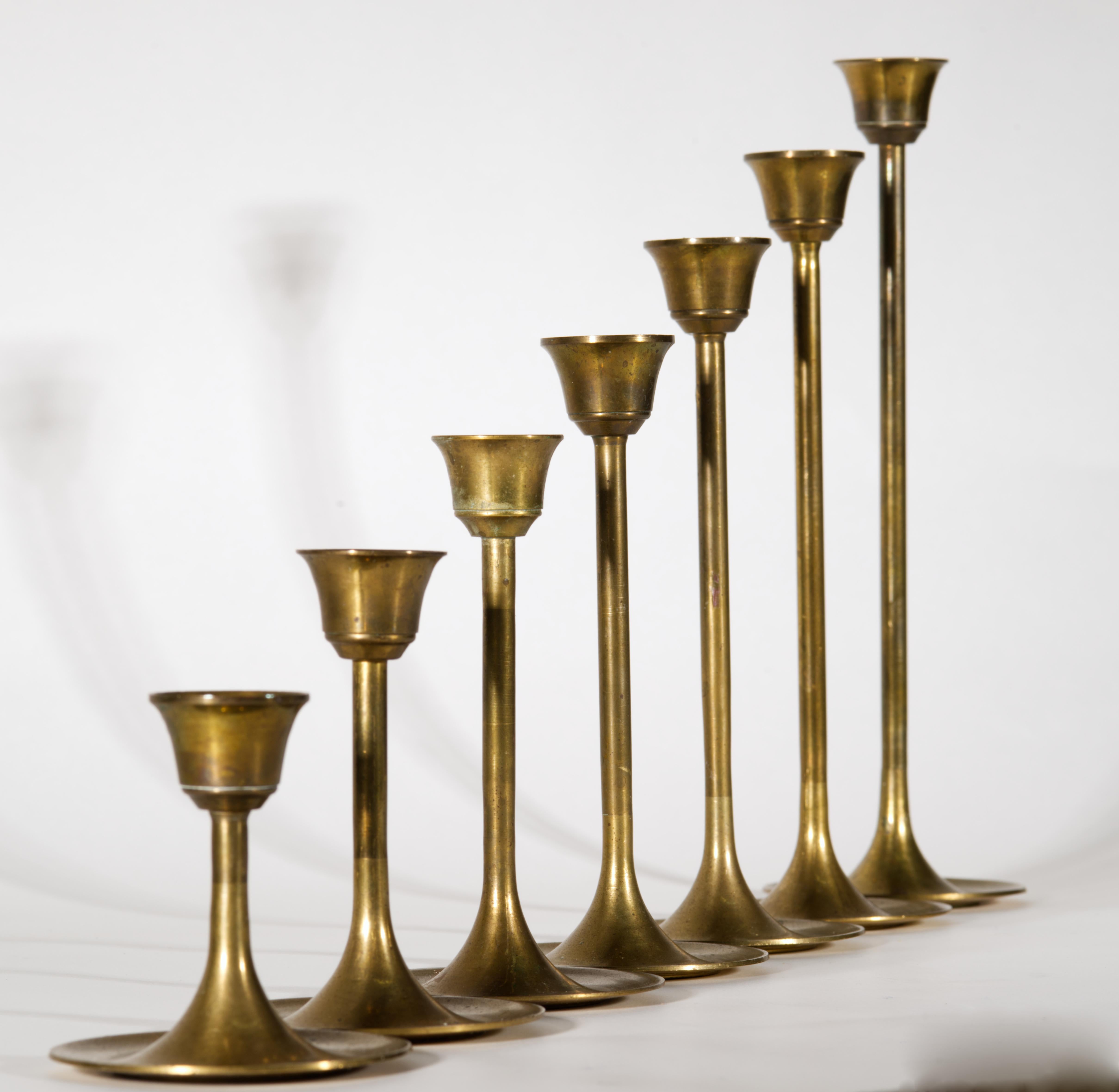Calco Set of 7 Graduated Scandinavian Modern Brass Candle Holders in vendita