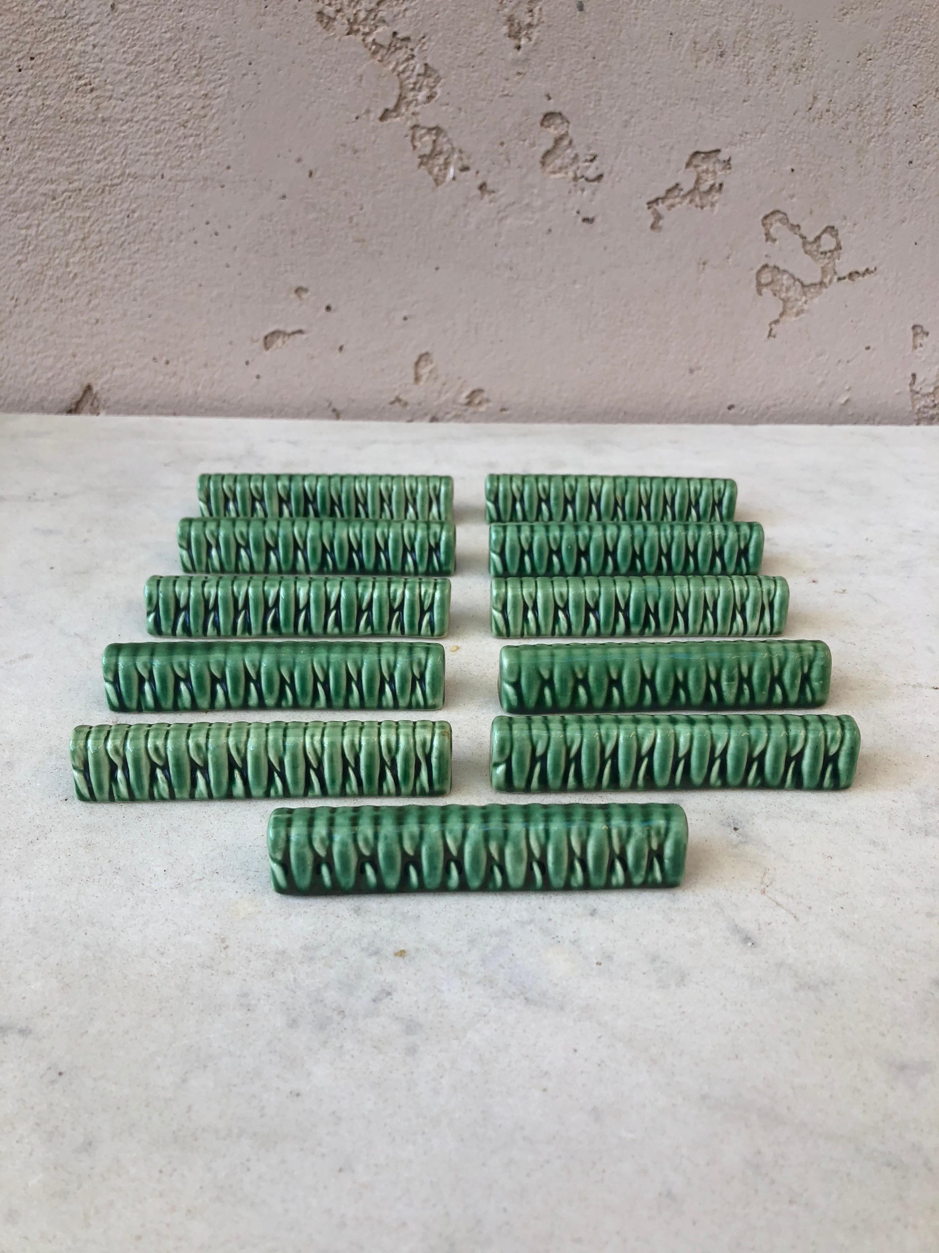 Set of 7 green Majolica knife rests with edelweiss flowers pattern.
Vallauris, circa 1950.

  