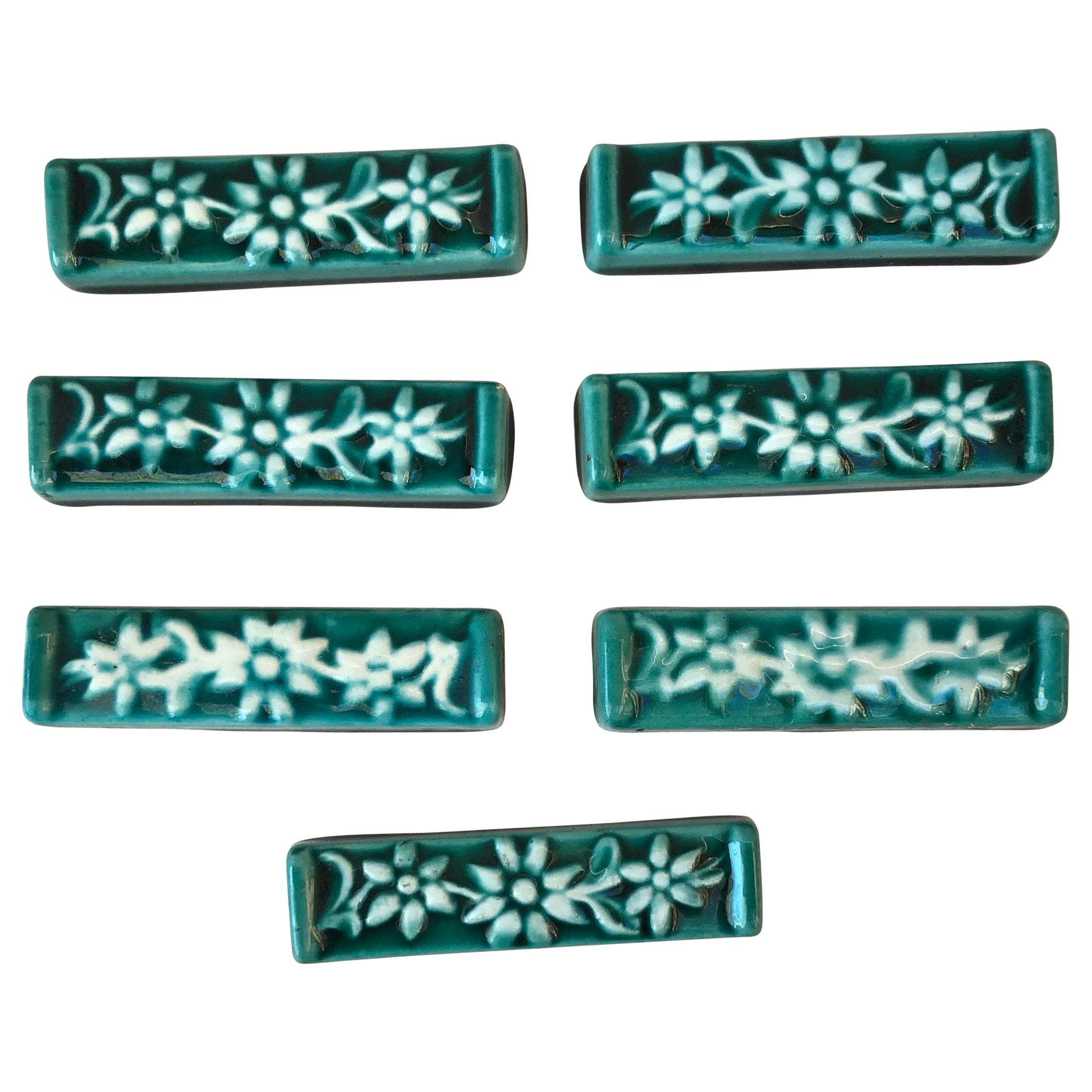 Set di 7 poggiacoltelli in maiolica verde Edelweiss Vallauris, circa 1950
