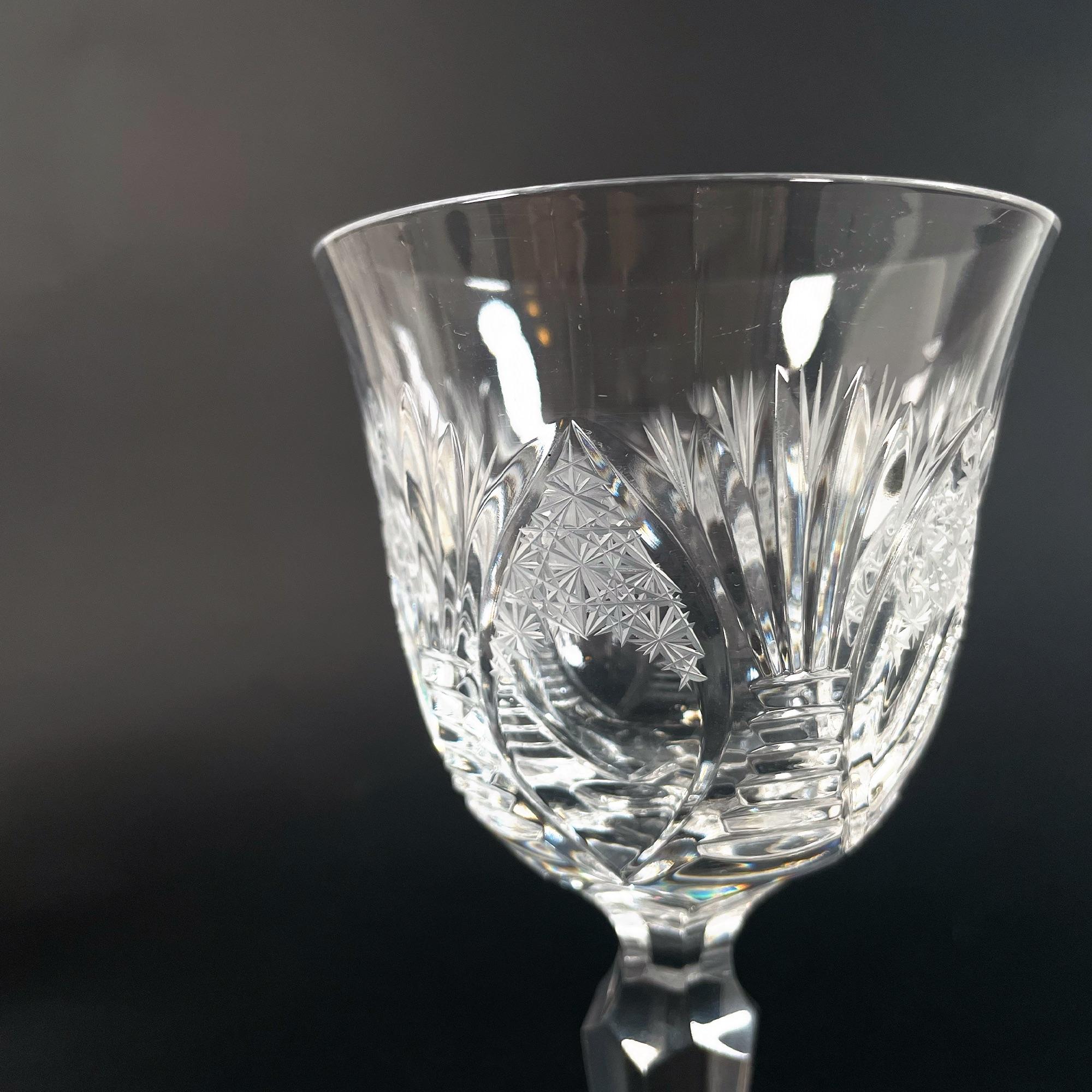 Cristal Ensemble de 7 verres de Bohème taillés à la main, années 1980 en vente