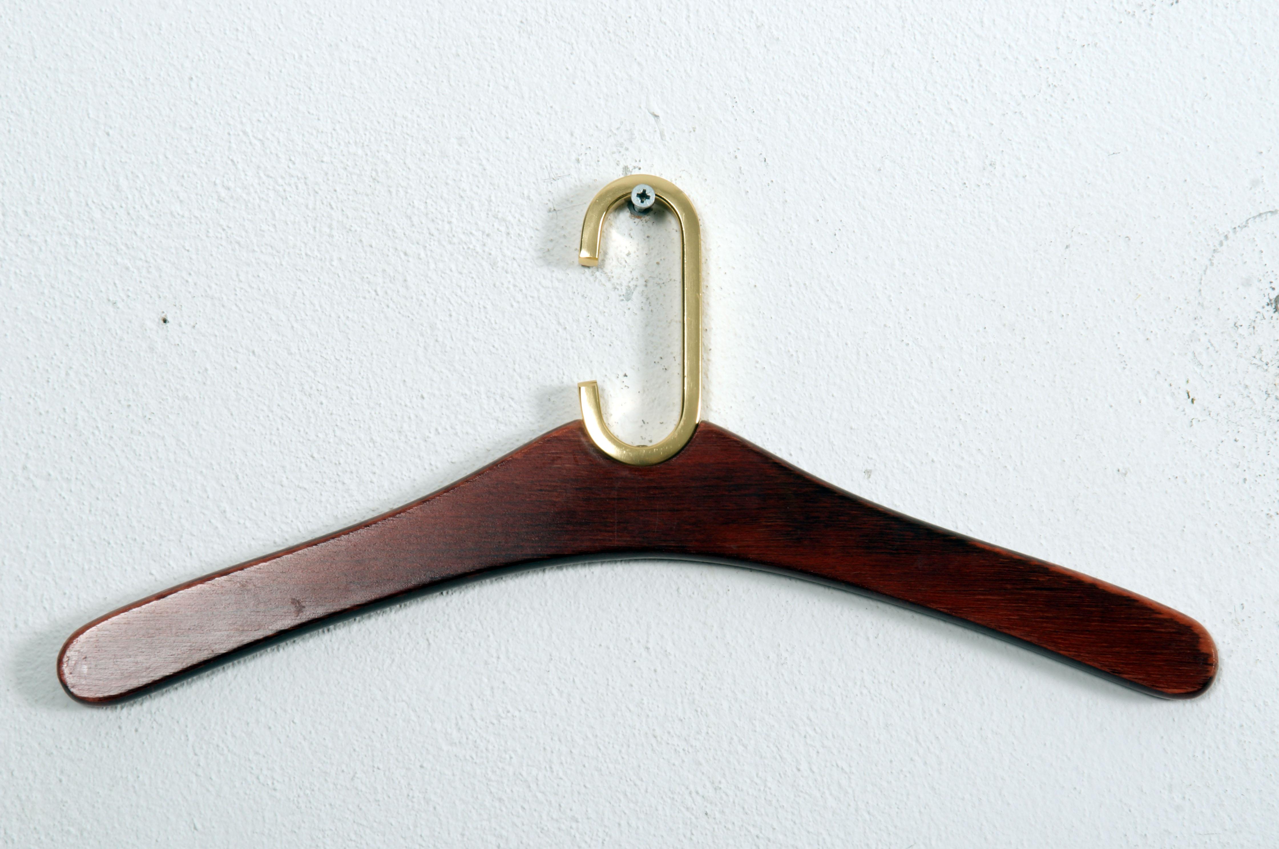 when were coat hangers invented